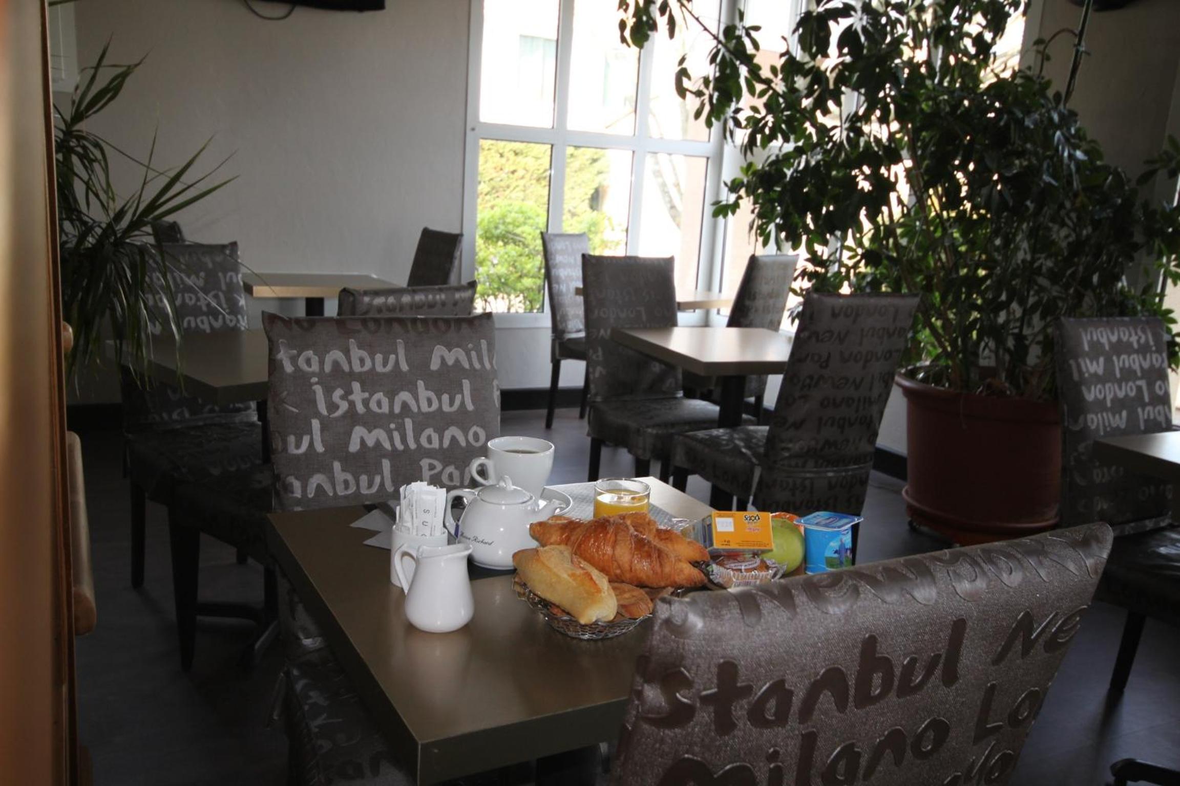 restaurant