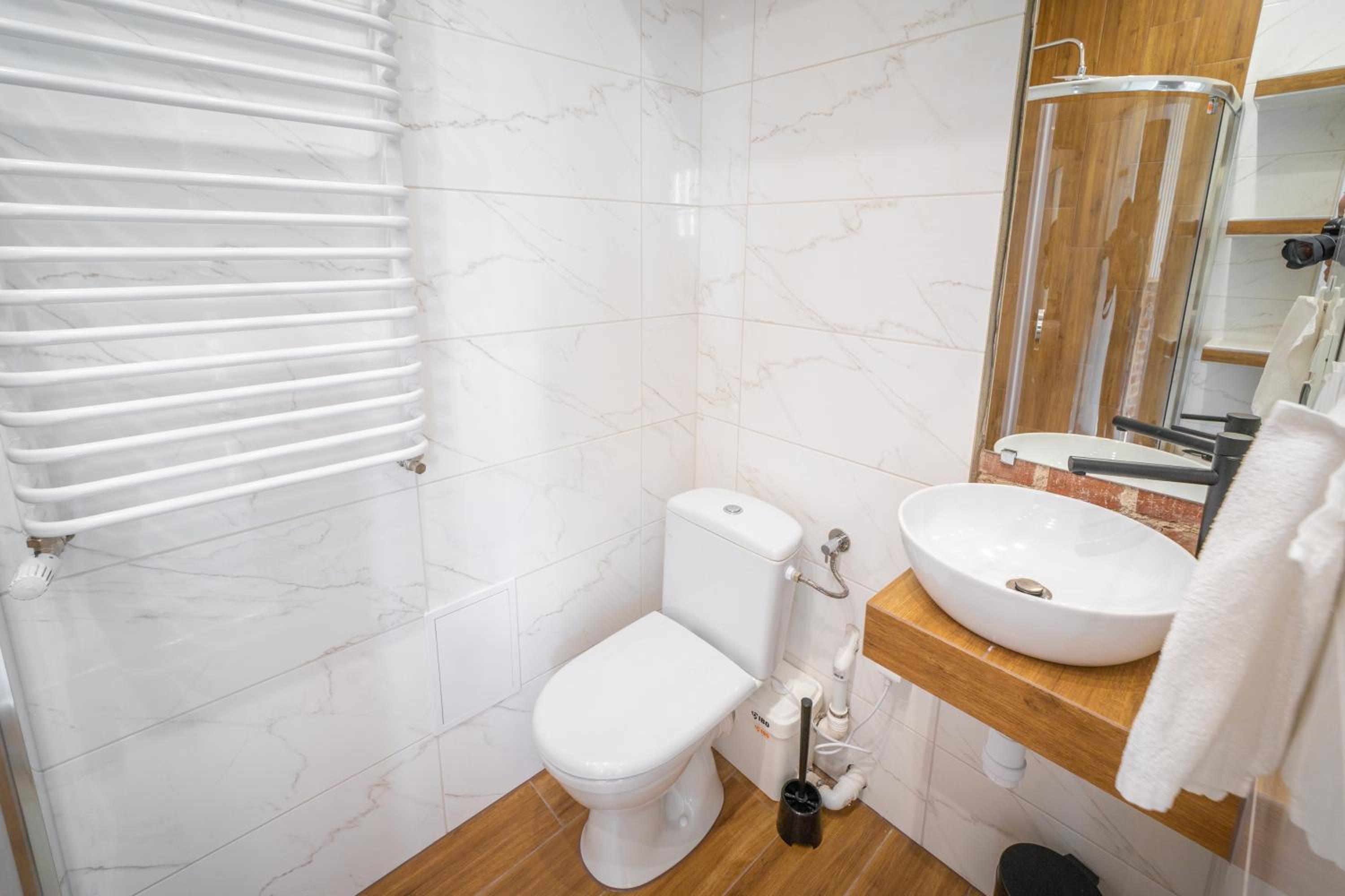 Black & White Vision Apartment - Centrum view 5