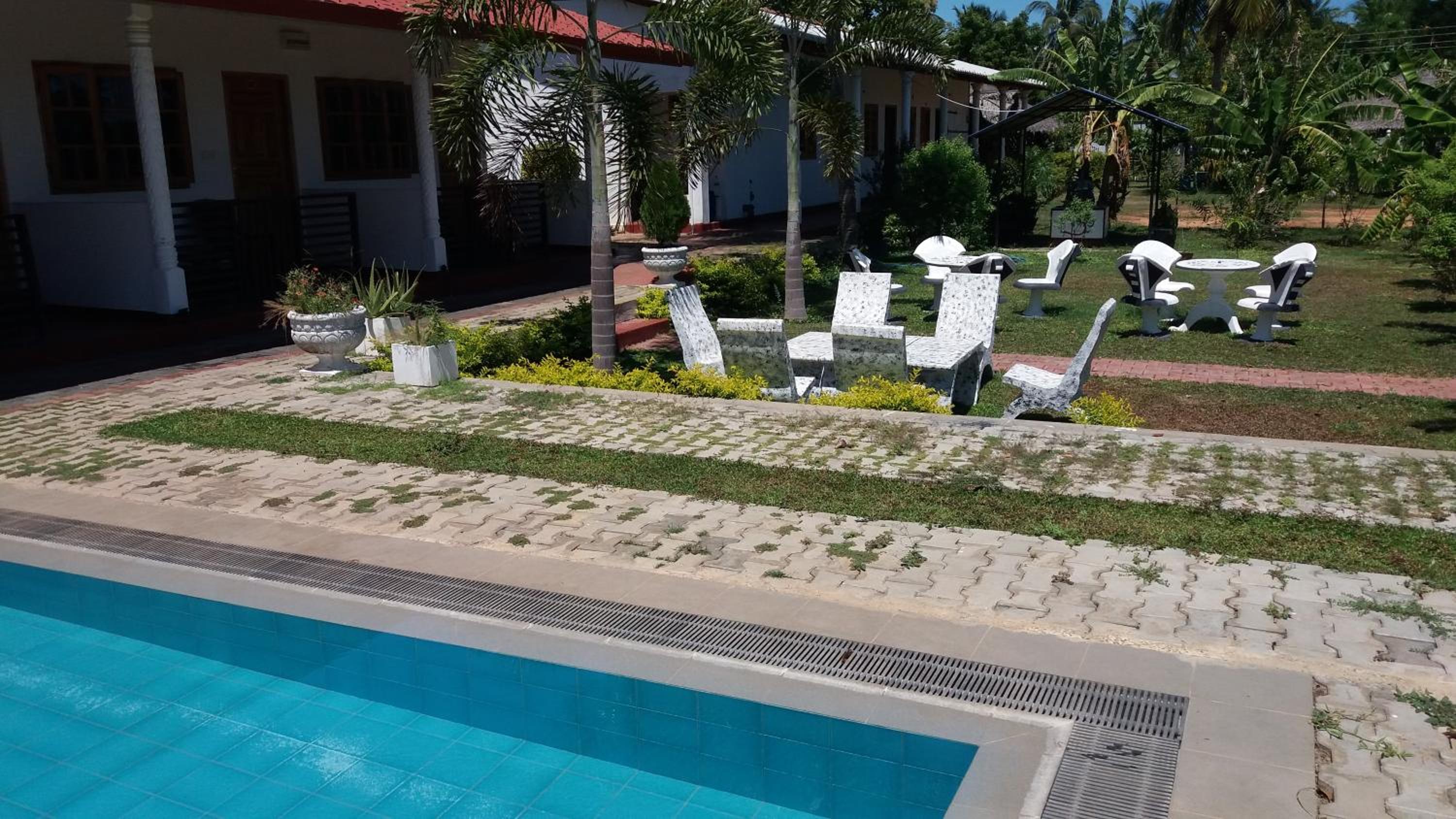Shan Guest and Restaurant Nilaveli