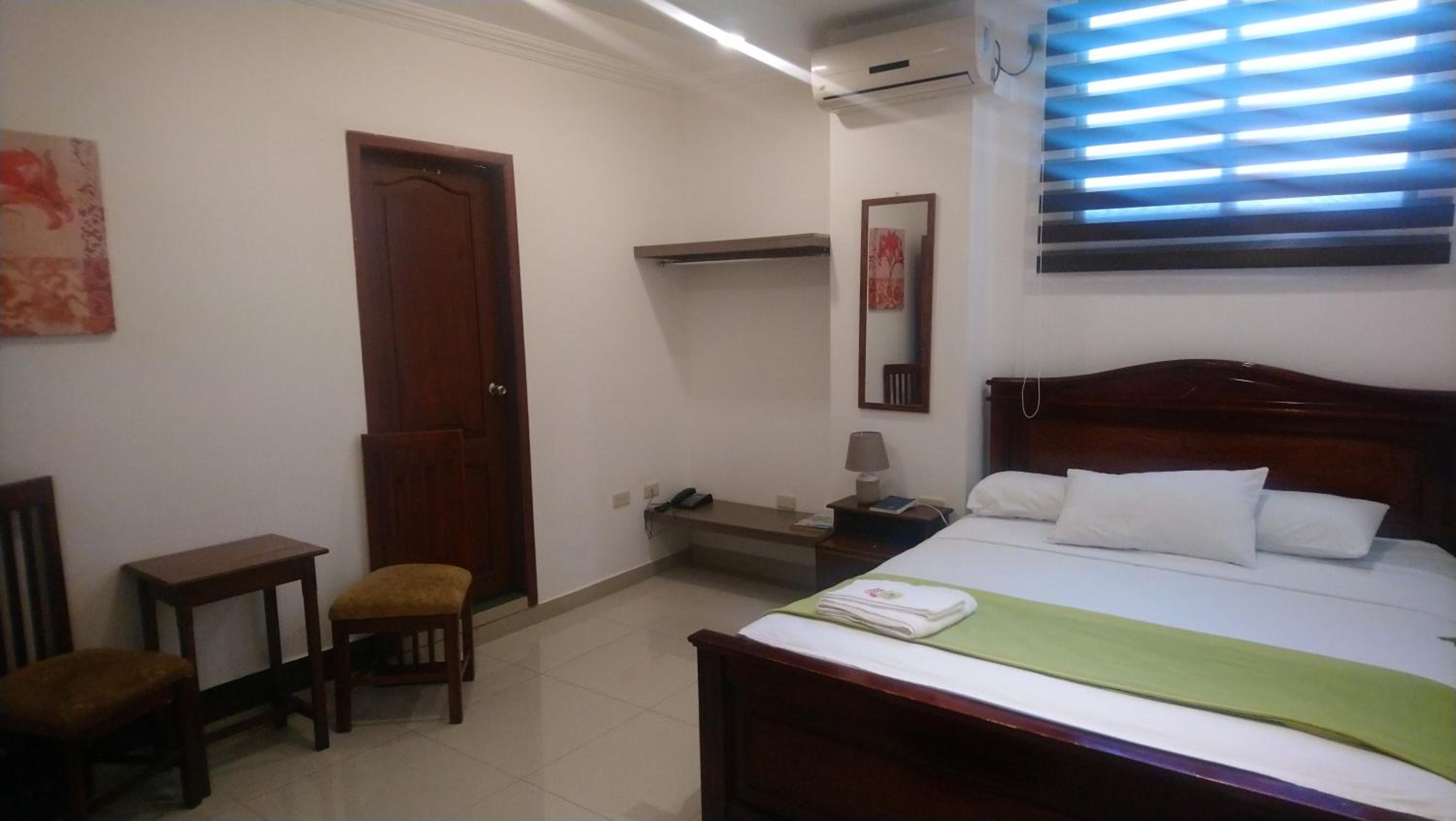 Hostal Perla Real Inn