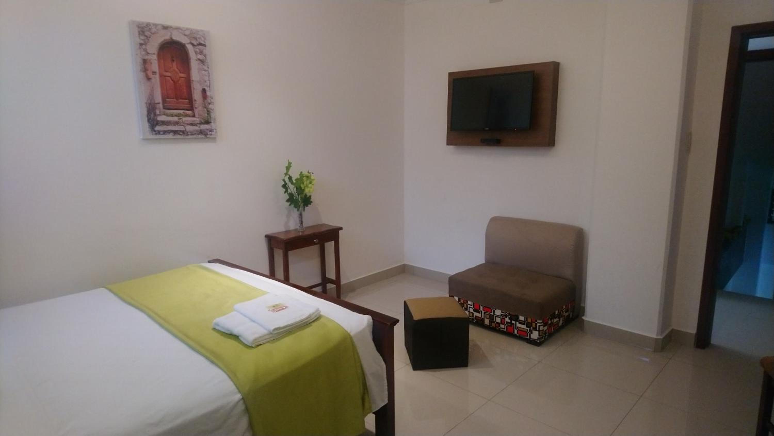 Hostal Perla Real Inn
