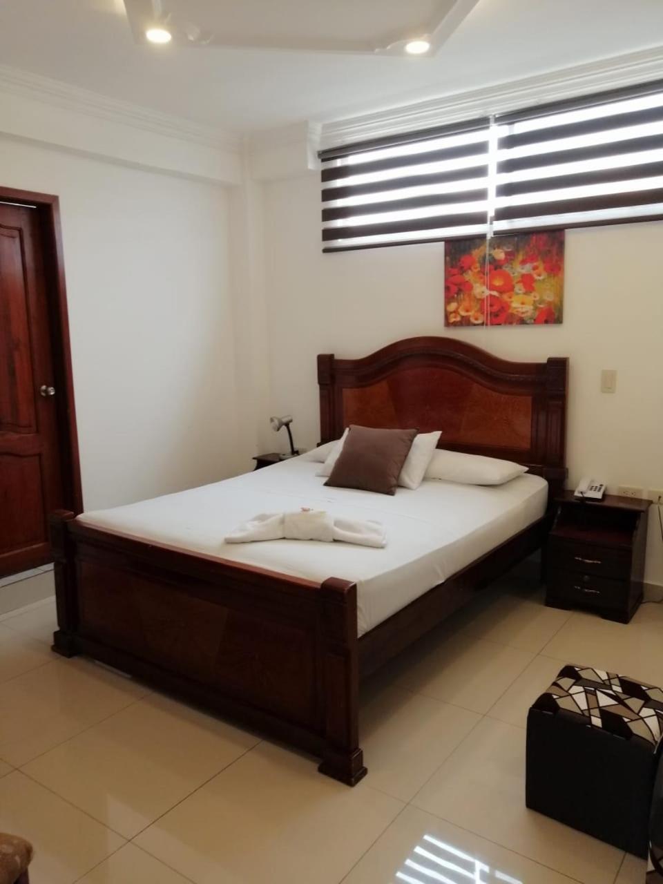 Hostal Perla Real Inn