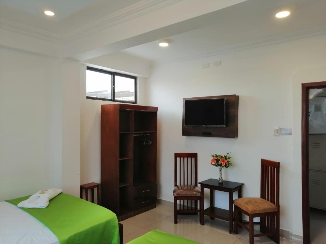 Hostal Perla Real Inn