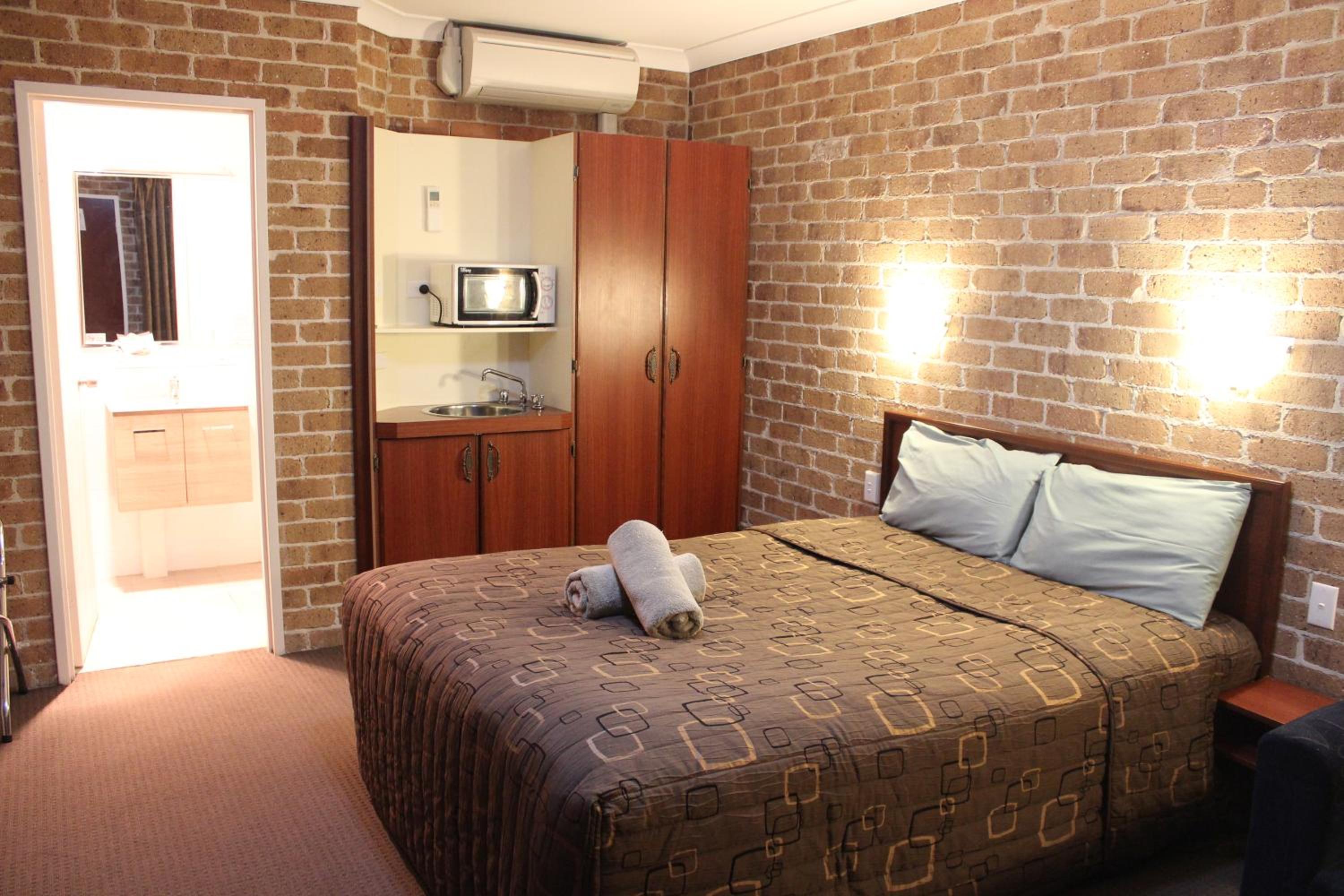 Acacia Motor Inn