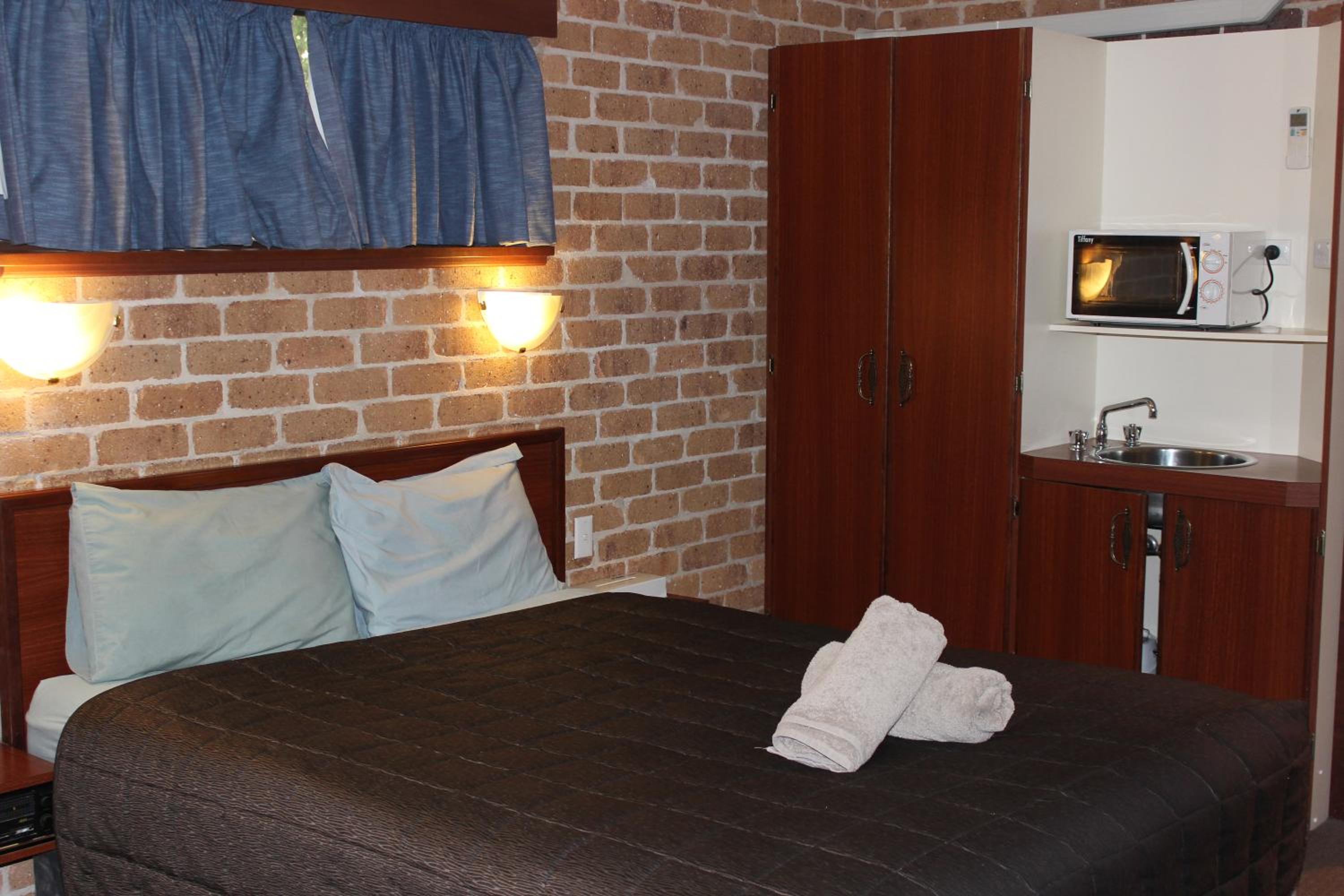 Acacia Motor Inn