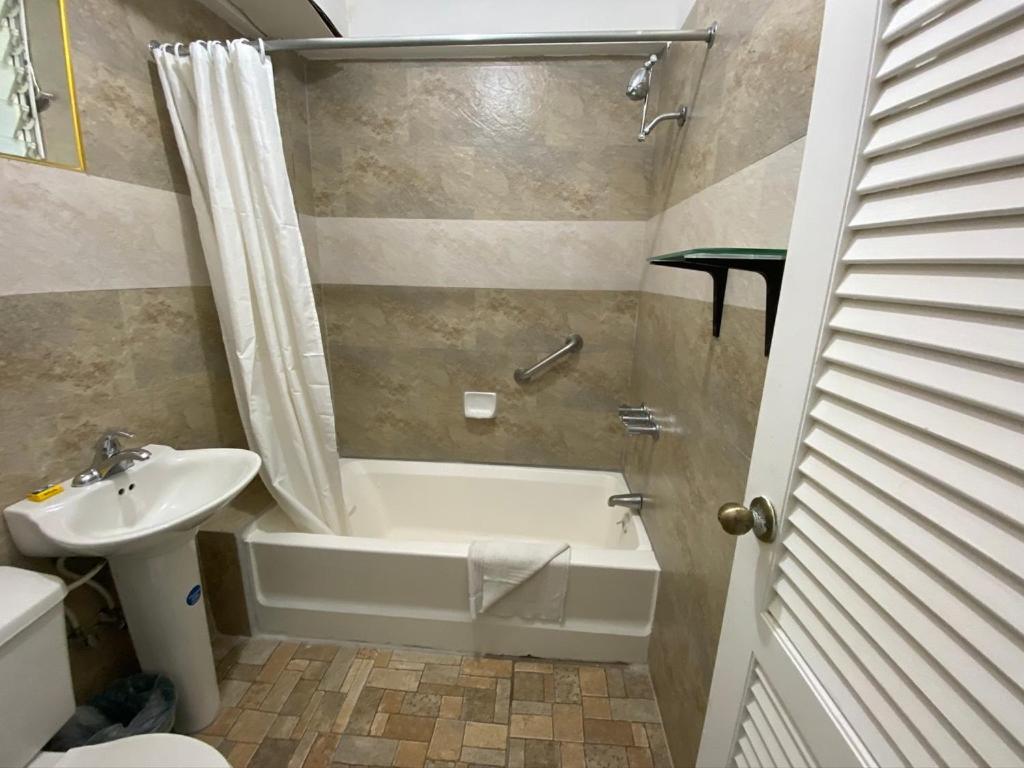 Match Resort - Property Image 9