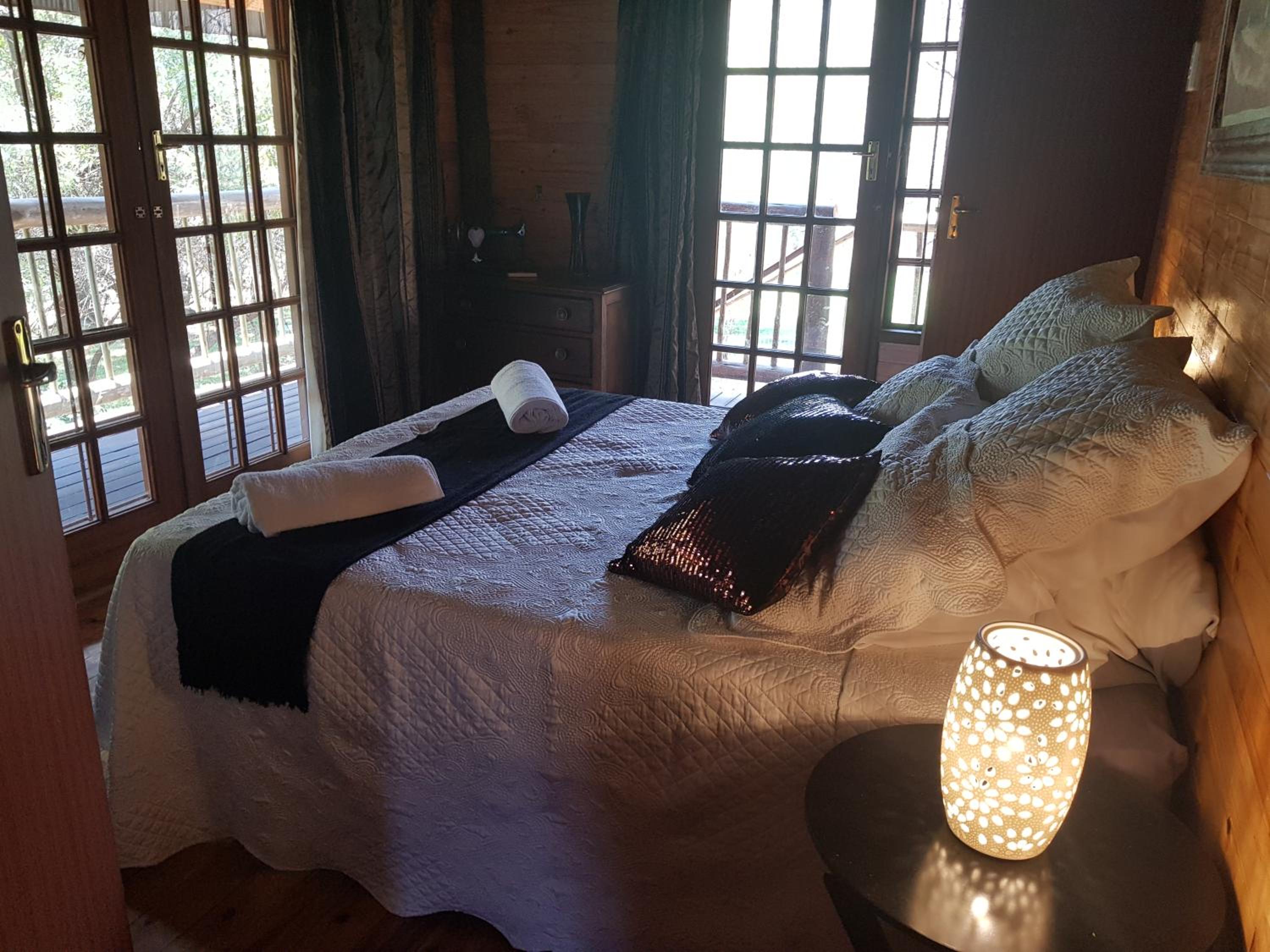Cozy Wood Cabin at Plotville view 3