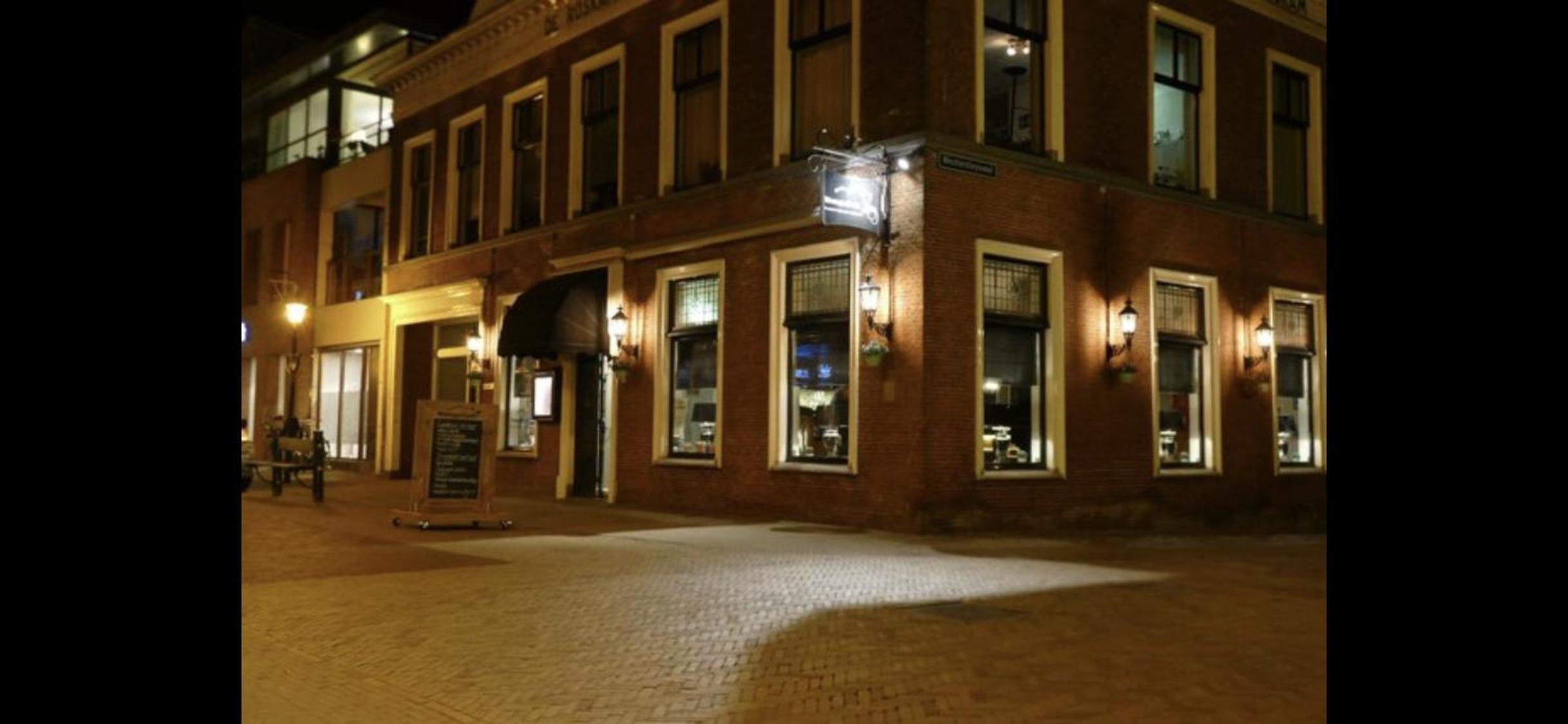 b&b het Herenhuys aan de historische gracht van Kollum