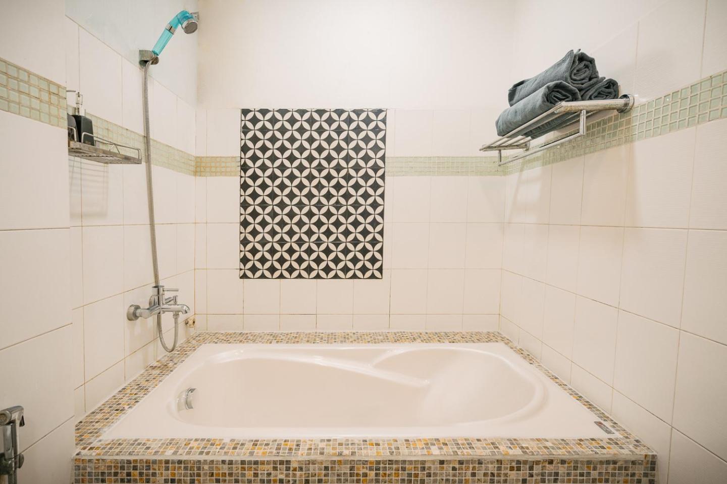 Entire French house with 4 bedrooms in Hanoi downtown