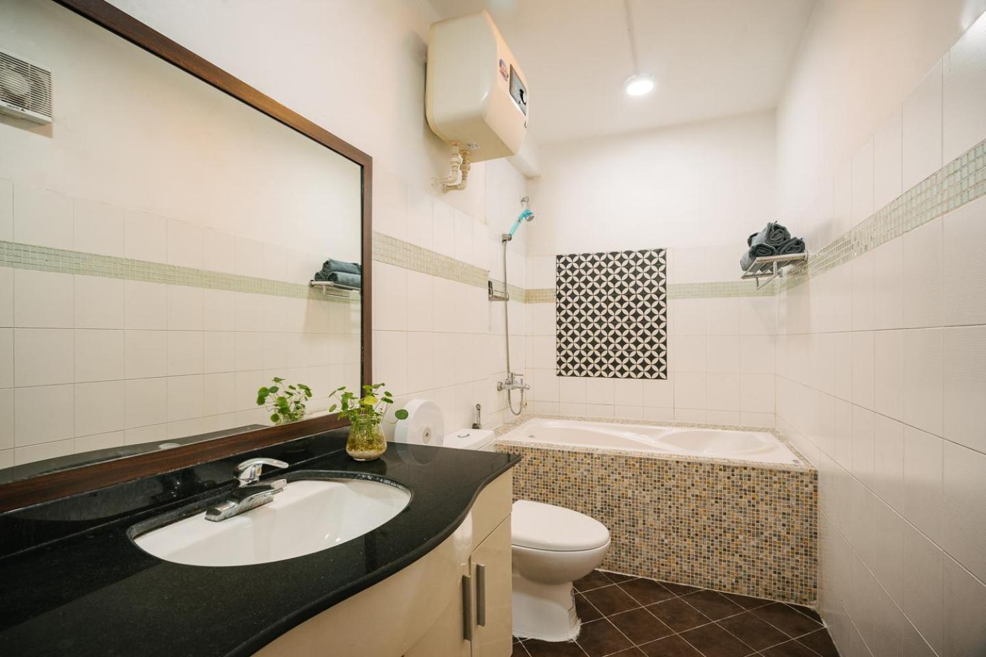 Entire French house with 4 bedrooms in Hanoi downtown