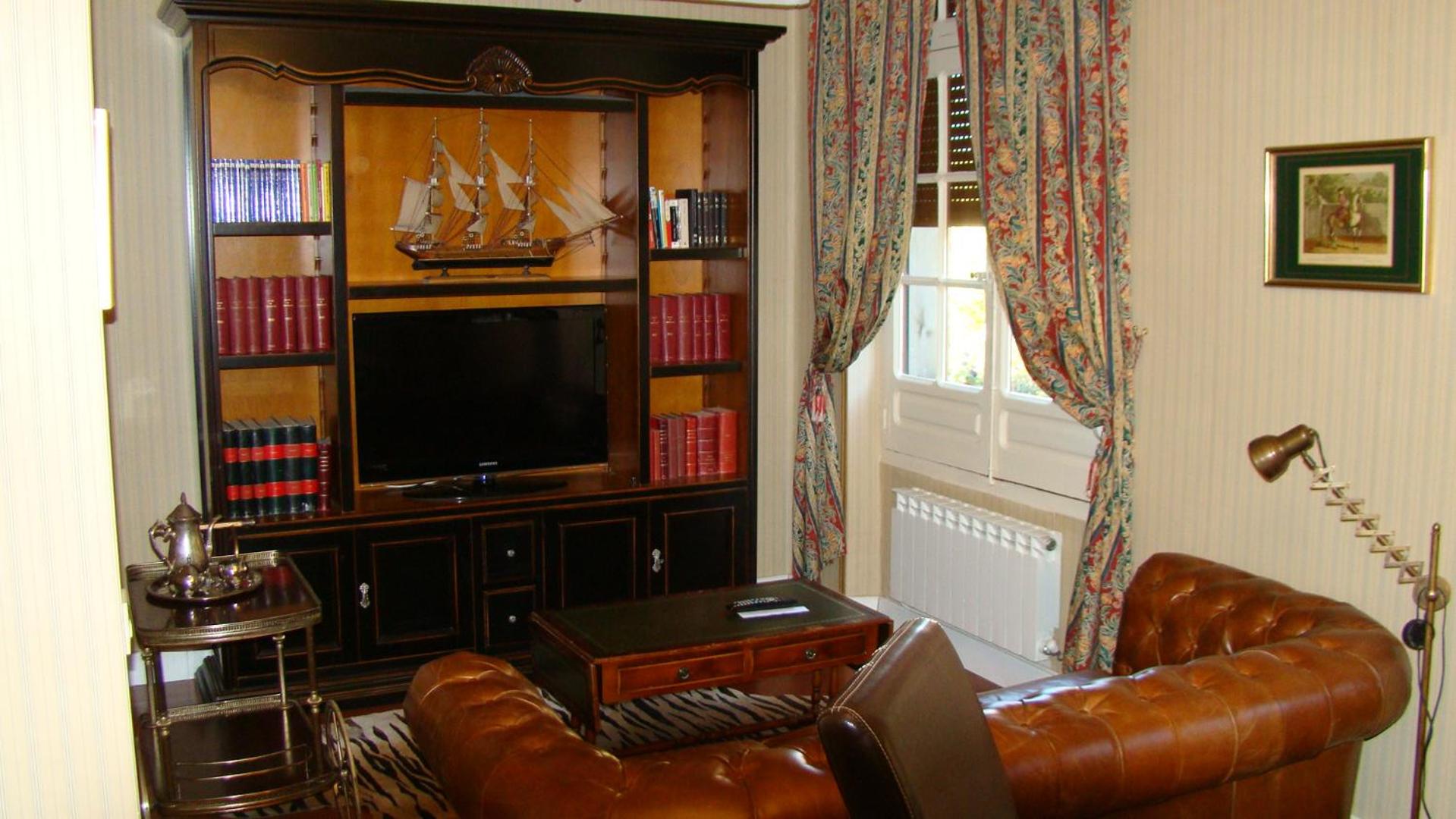 CASA RURAL PIEDRAHÍTA ( ART DÉCO ) view 4