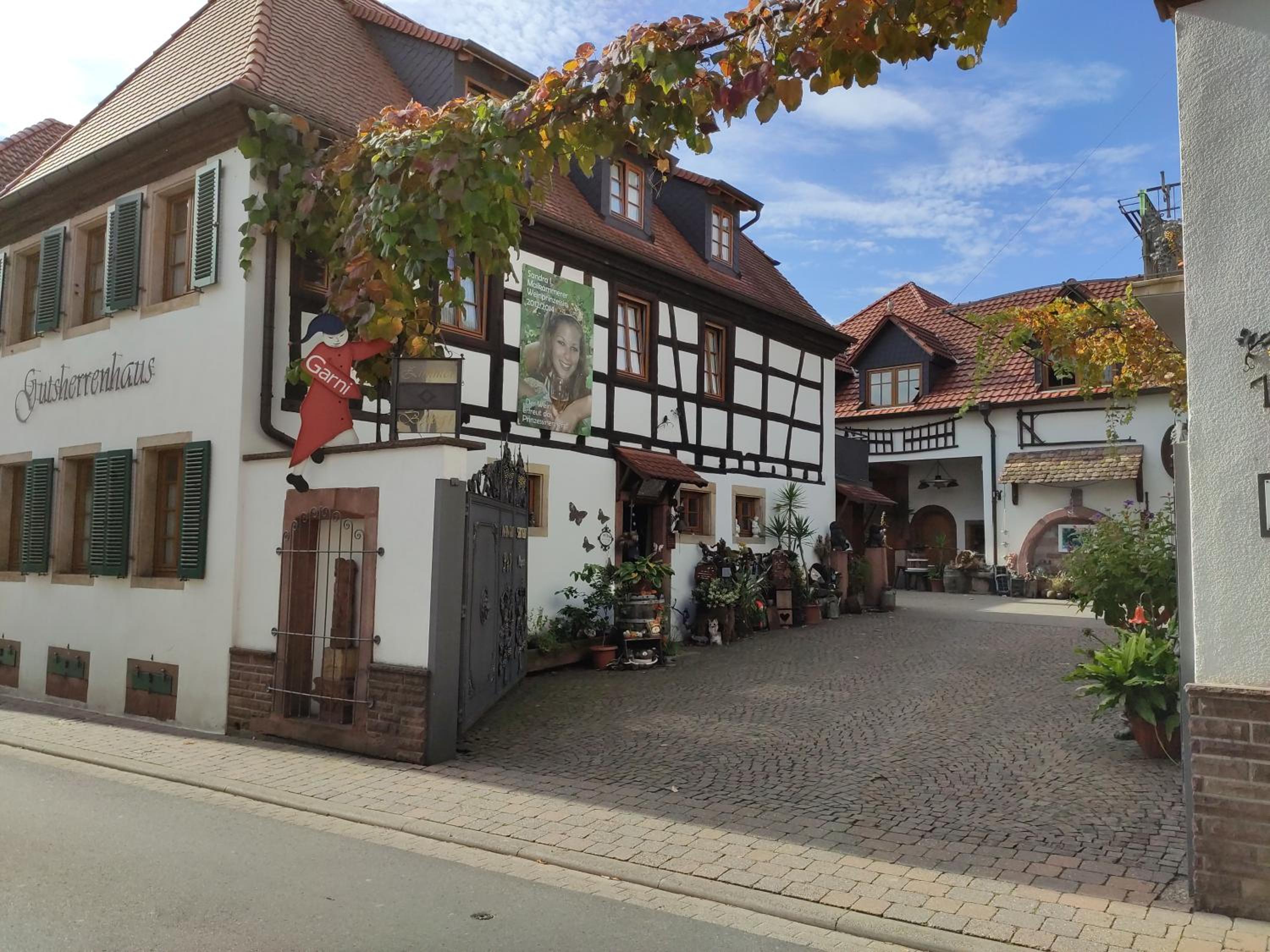 Gutsherrenhaus view 2