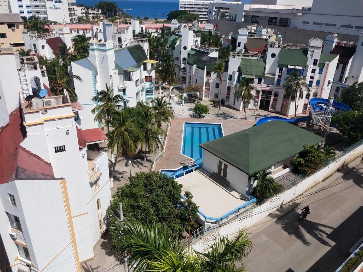 Apartamento con Piscina, Playa a 2 calles.