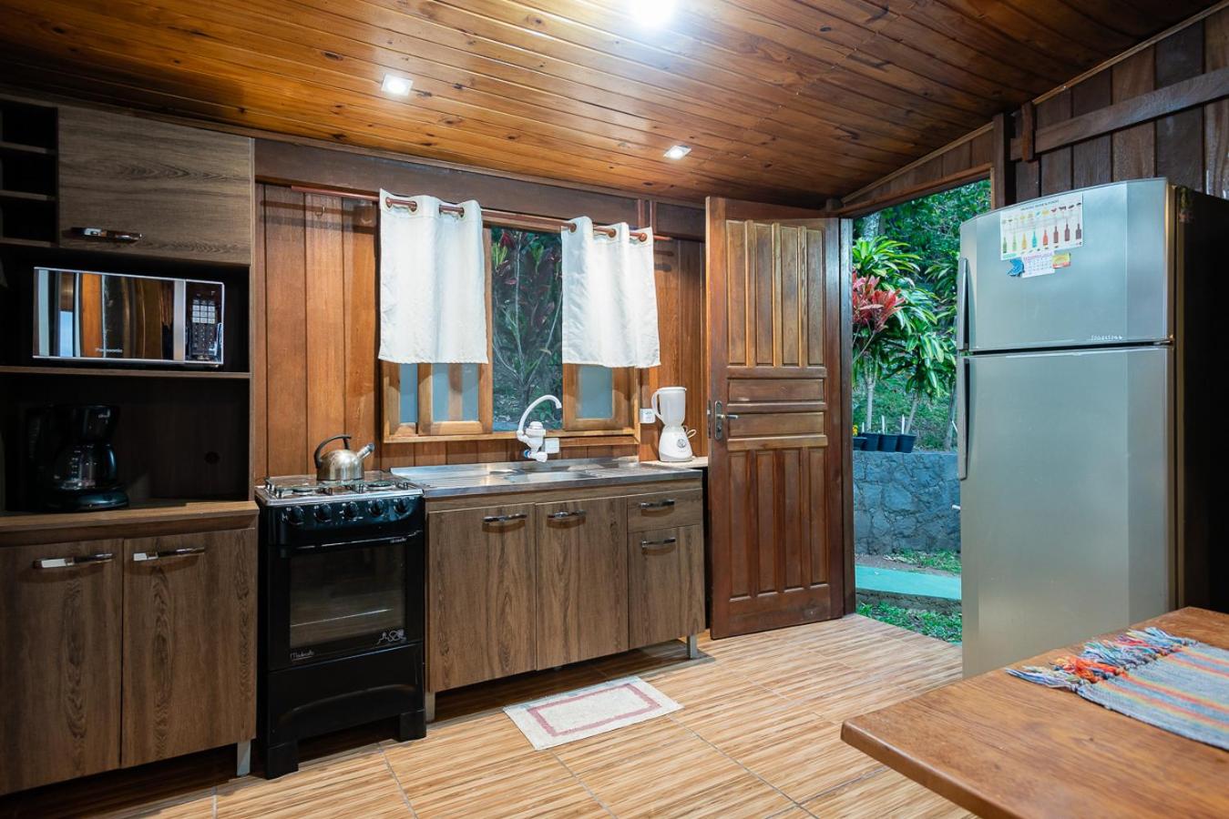 Sunset Strip Eco Apartments
