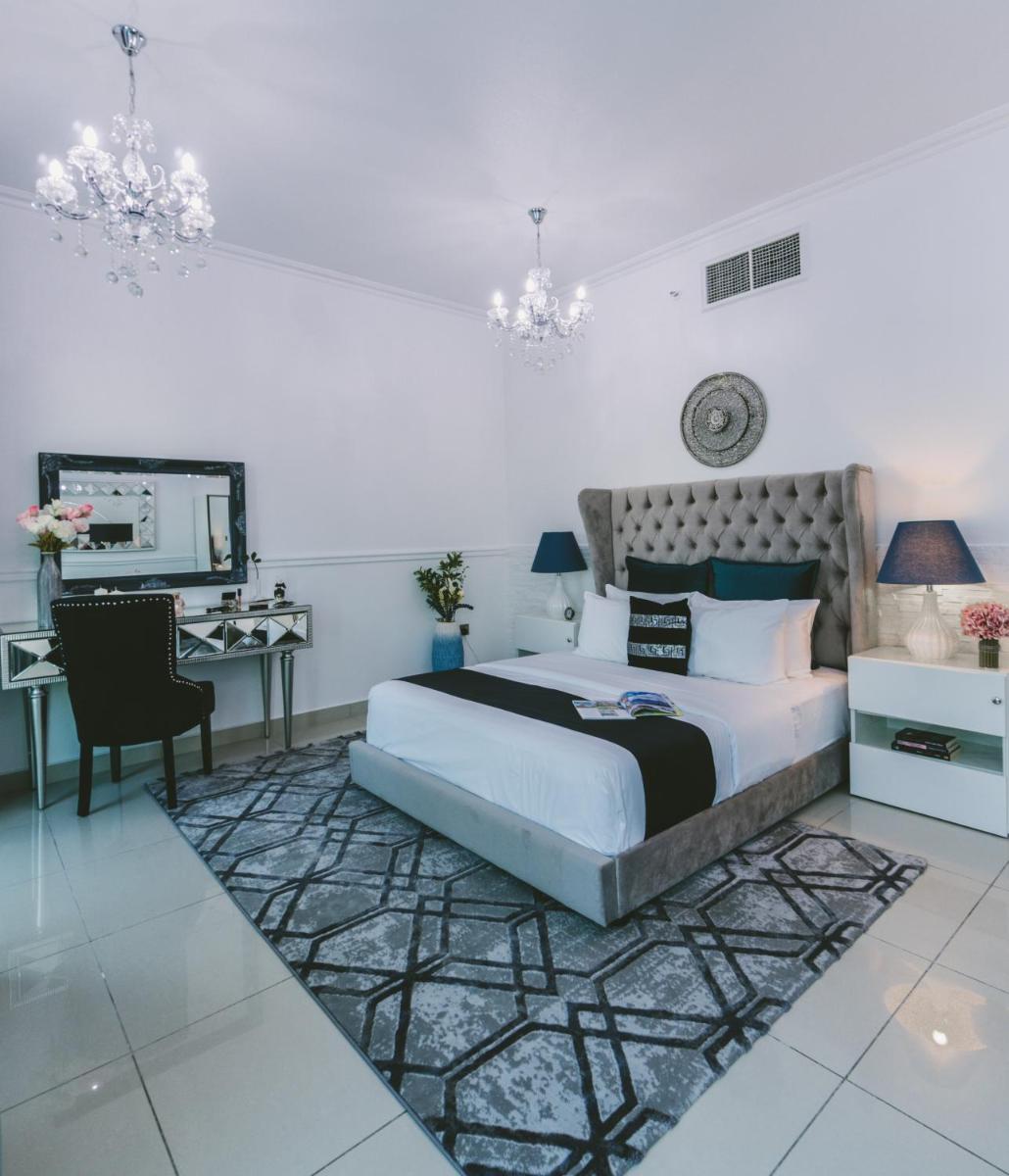 Two Continents Holiday Homes - Pristine Marina View Apartment
