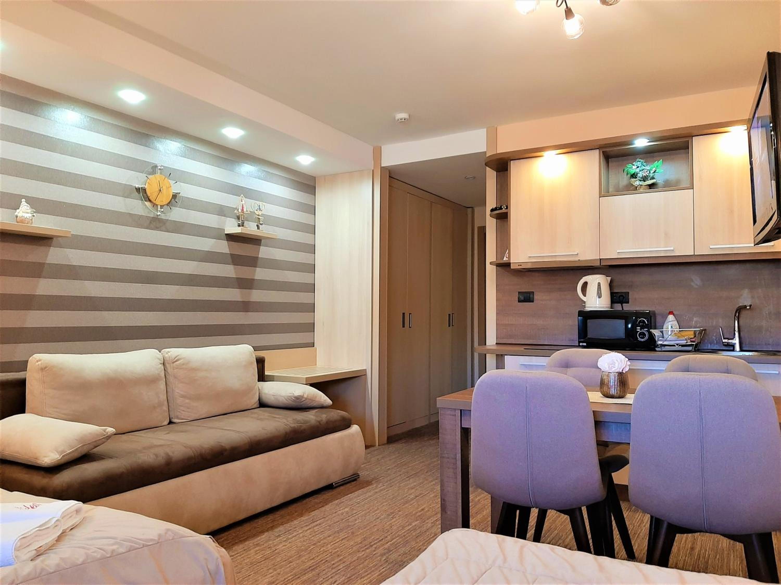 Select Lux Angella-Konaci