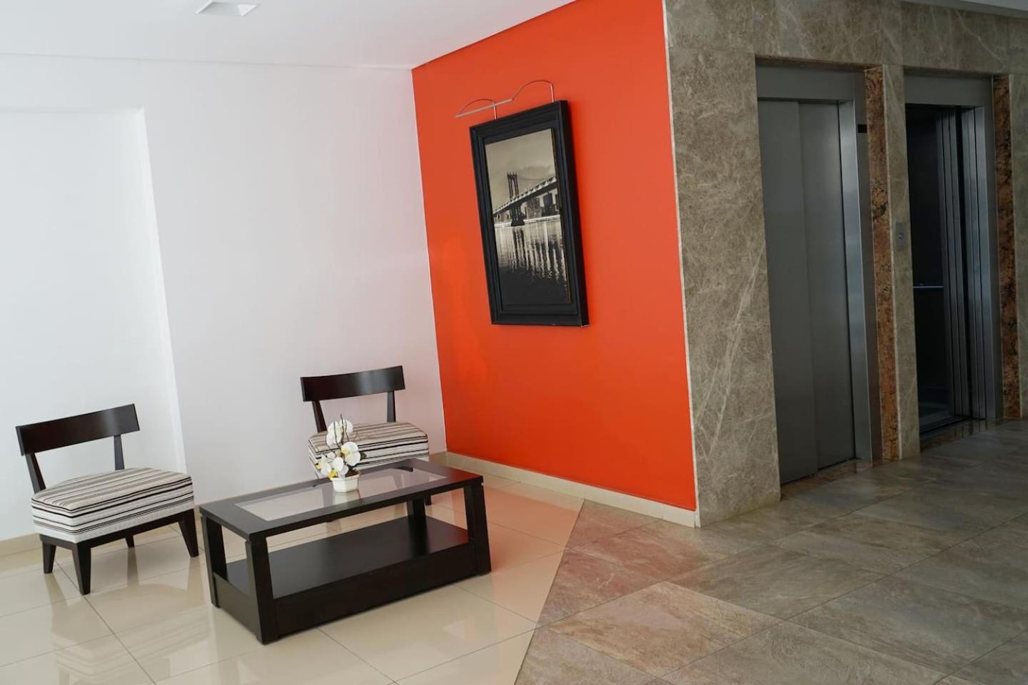 Departamento amplio, nuevo y céntrico