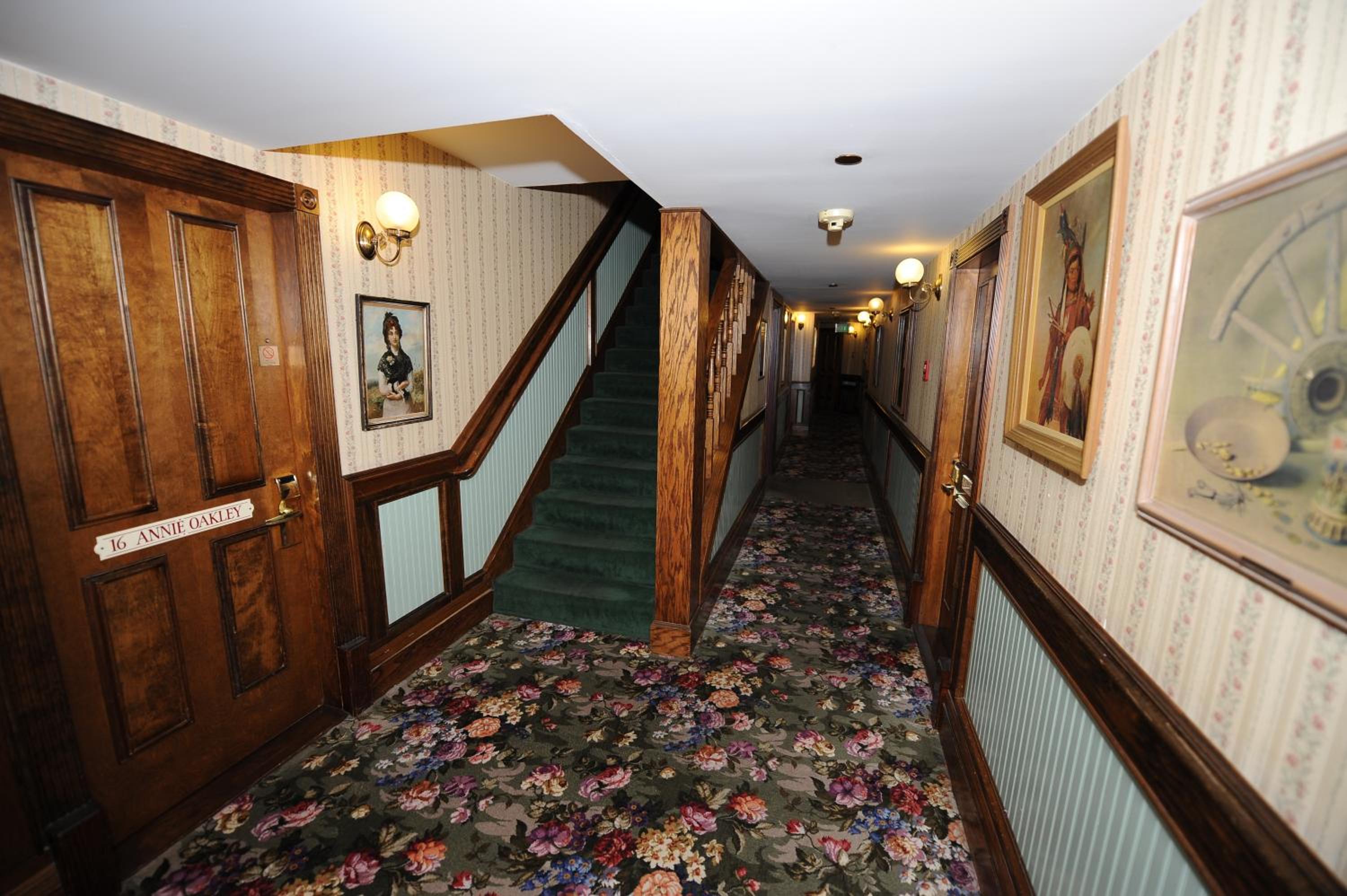 Saddleback Inn at Lake Arrowhead
