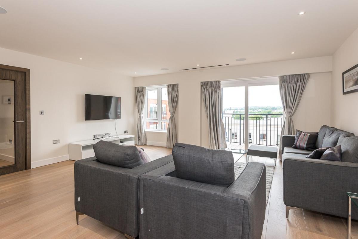LUXURY 2Bed & 2Bath Apartment Next to London Museum view 5