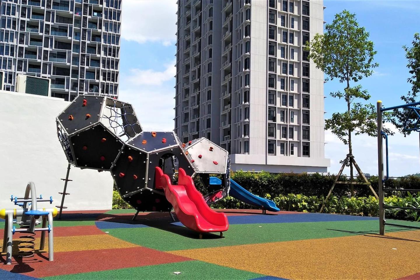 RESORT HOME WITH GOLF AND KLCC CITY VIEW NEAR TO BUKIT JALIL STADIUM & AXIATA ARENA