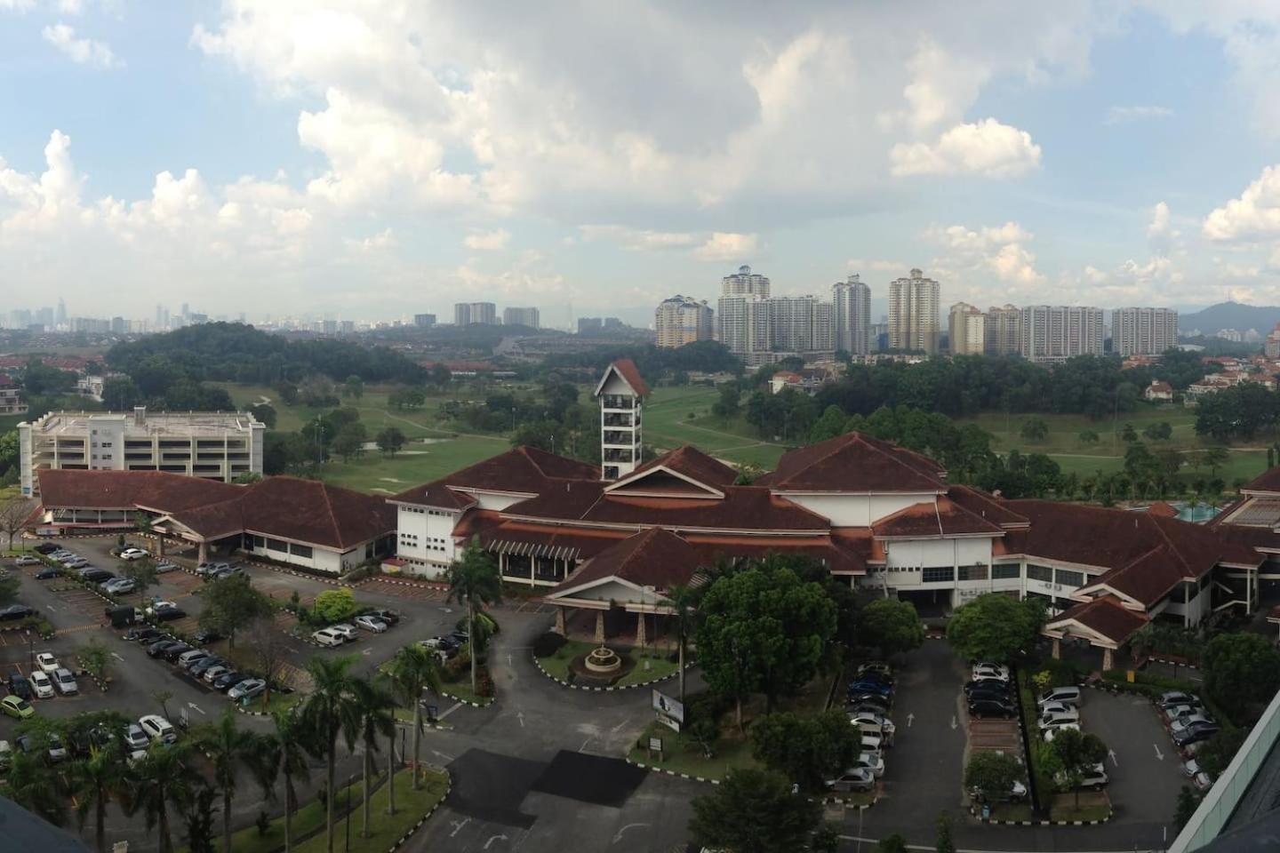 RESORT HOME WITH GOLF AND KLCC CITY VIEW NEAR TO BUKIT JALIL STADIUM & AXIATA ARENA