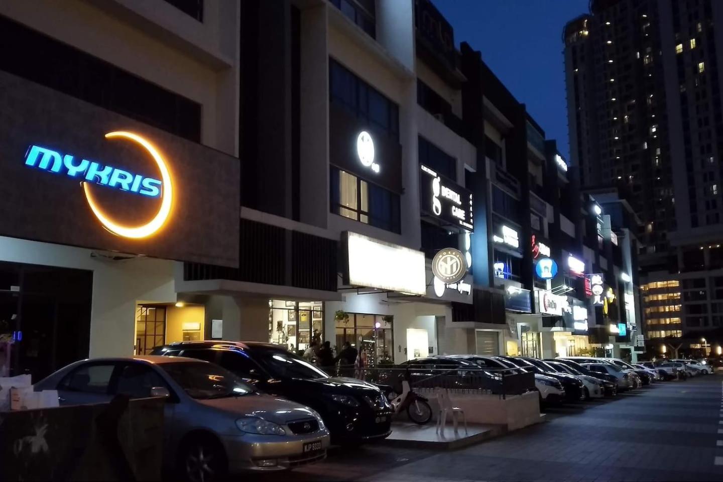RESORT HOME WITH GOLF AND KLCC CITY VIEW NEAR TO BUKIT JALIL STADIUM & AXIATA ARENA