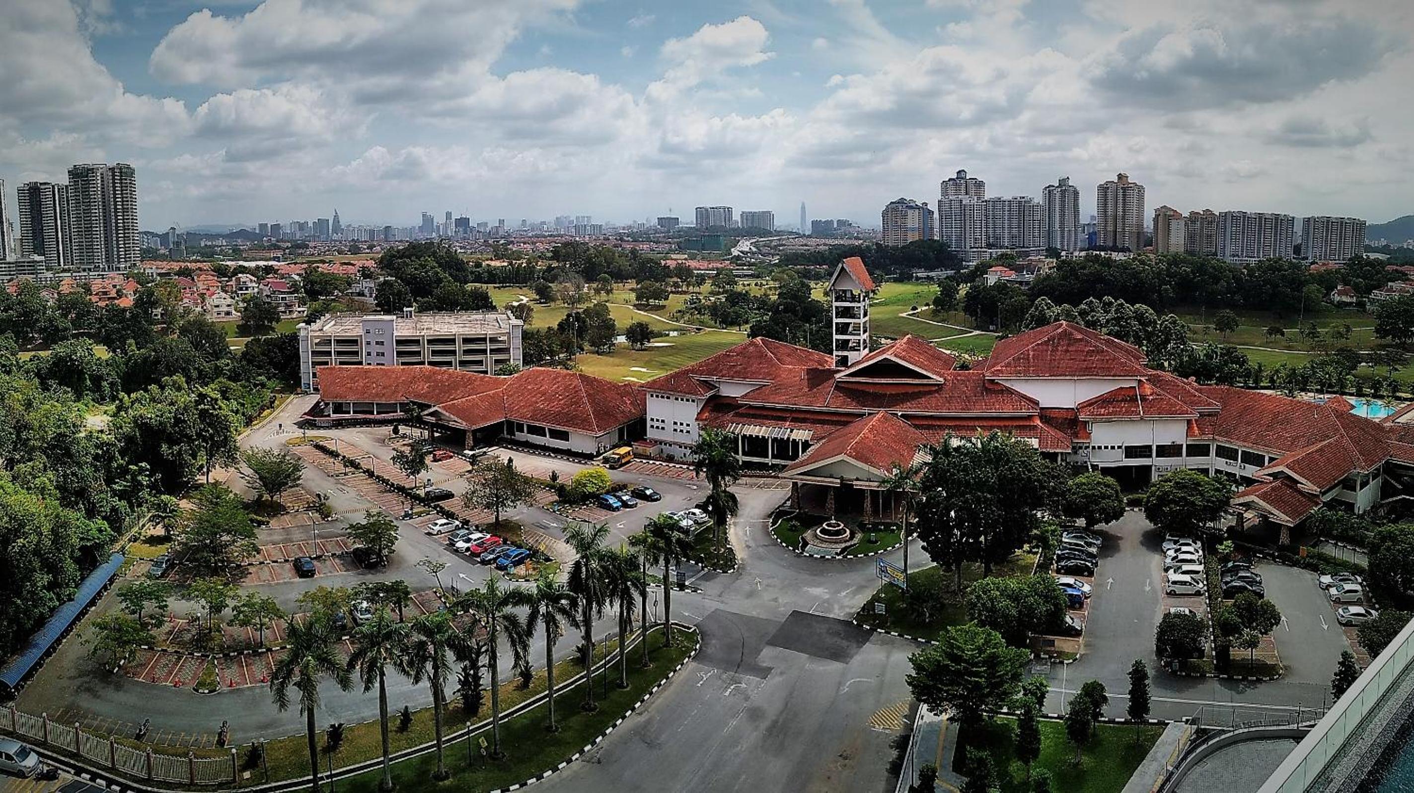 RESORT HOME WITH GOLF AND KLCC CITY VIEW NEAR TO BUKIT JALIL STADIUM & AXIATA ARENA