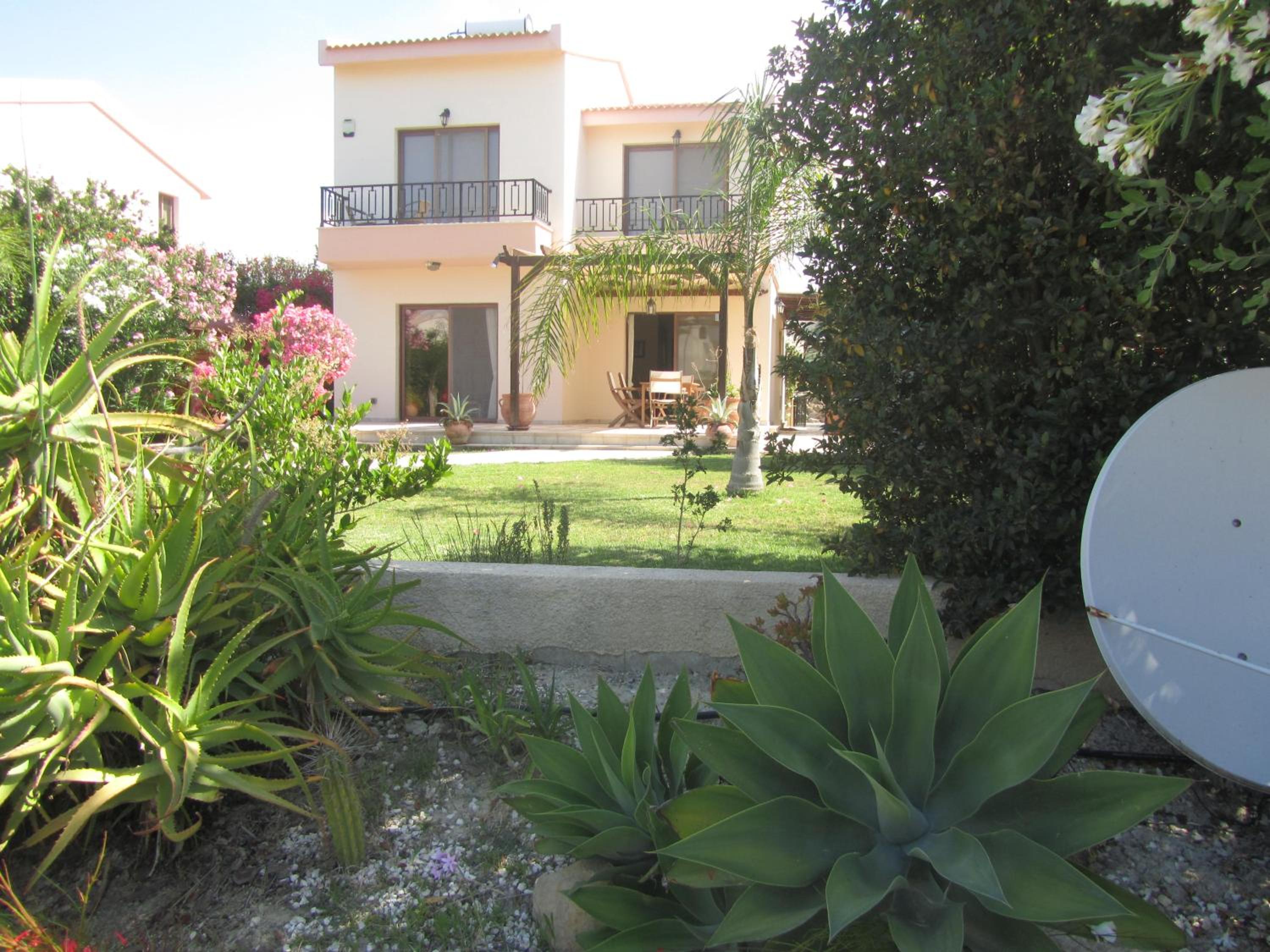 Hotel Bay Villas - Image 1