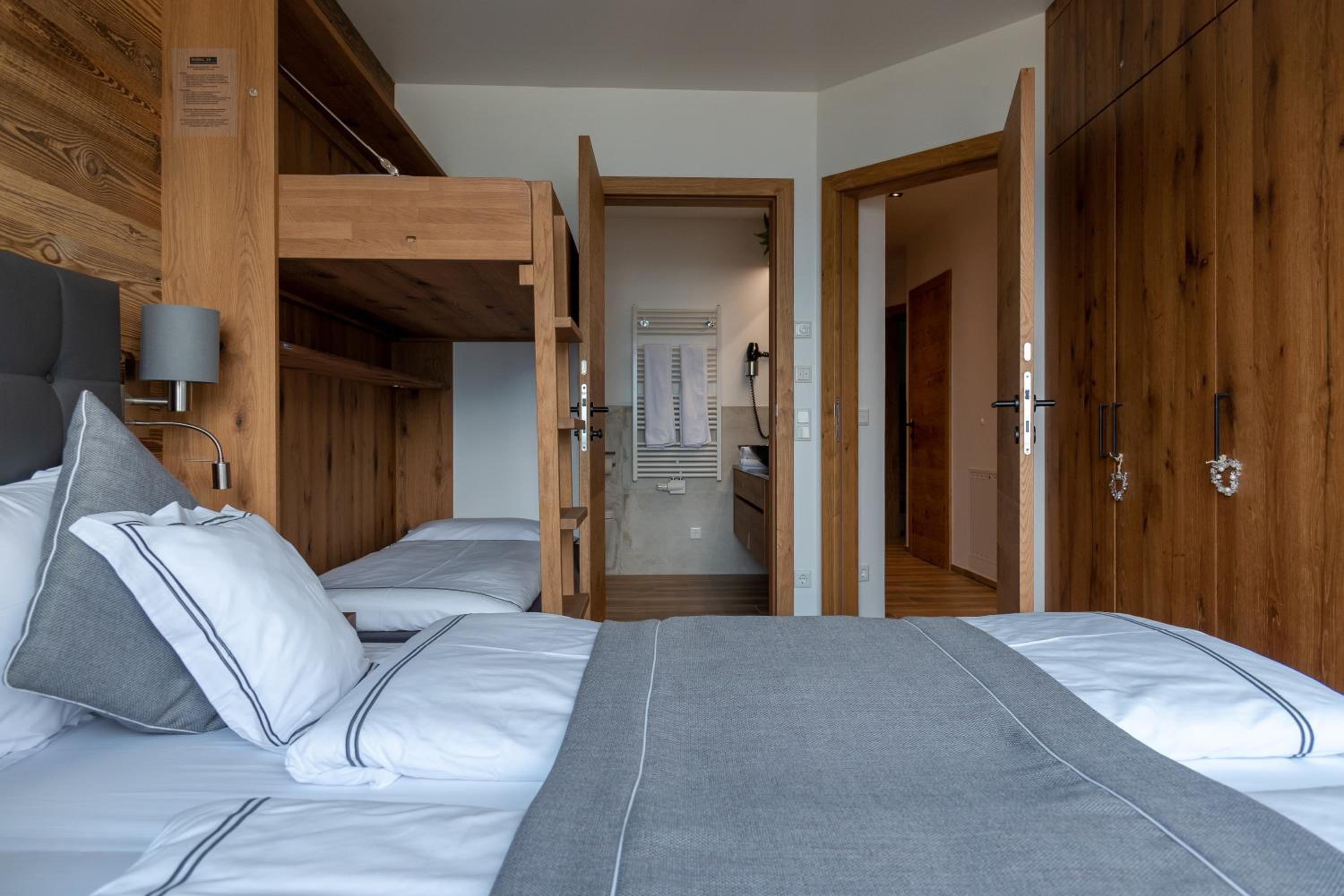 Apartments Adlerhorst Top 1 Zell am See with private sauna and Zell am See Kaprun summercard in summer view 4