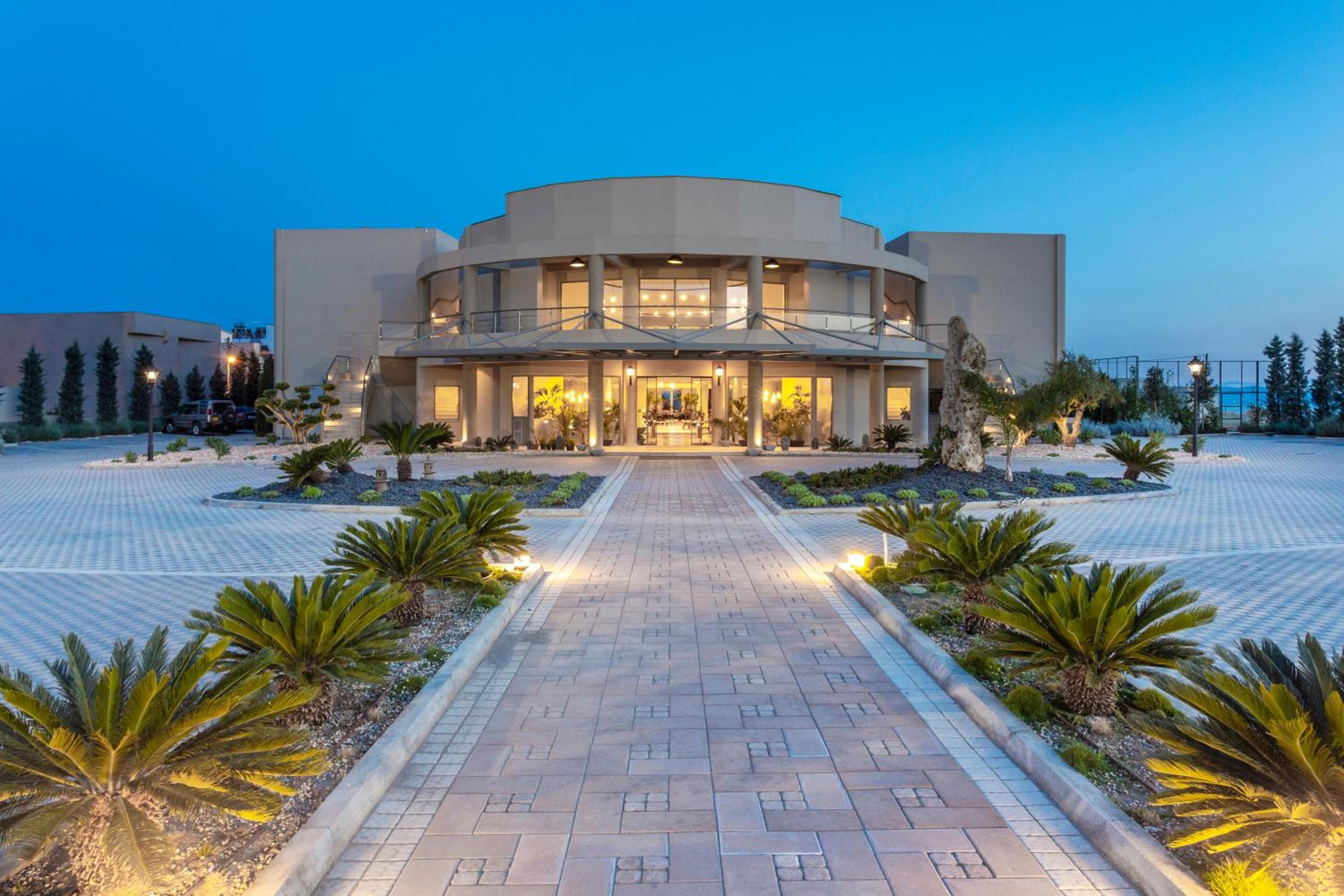 Hotel Elysian Luxury Hotel and Spa - Image 1