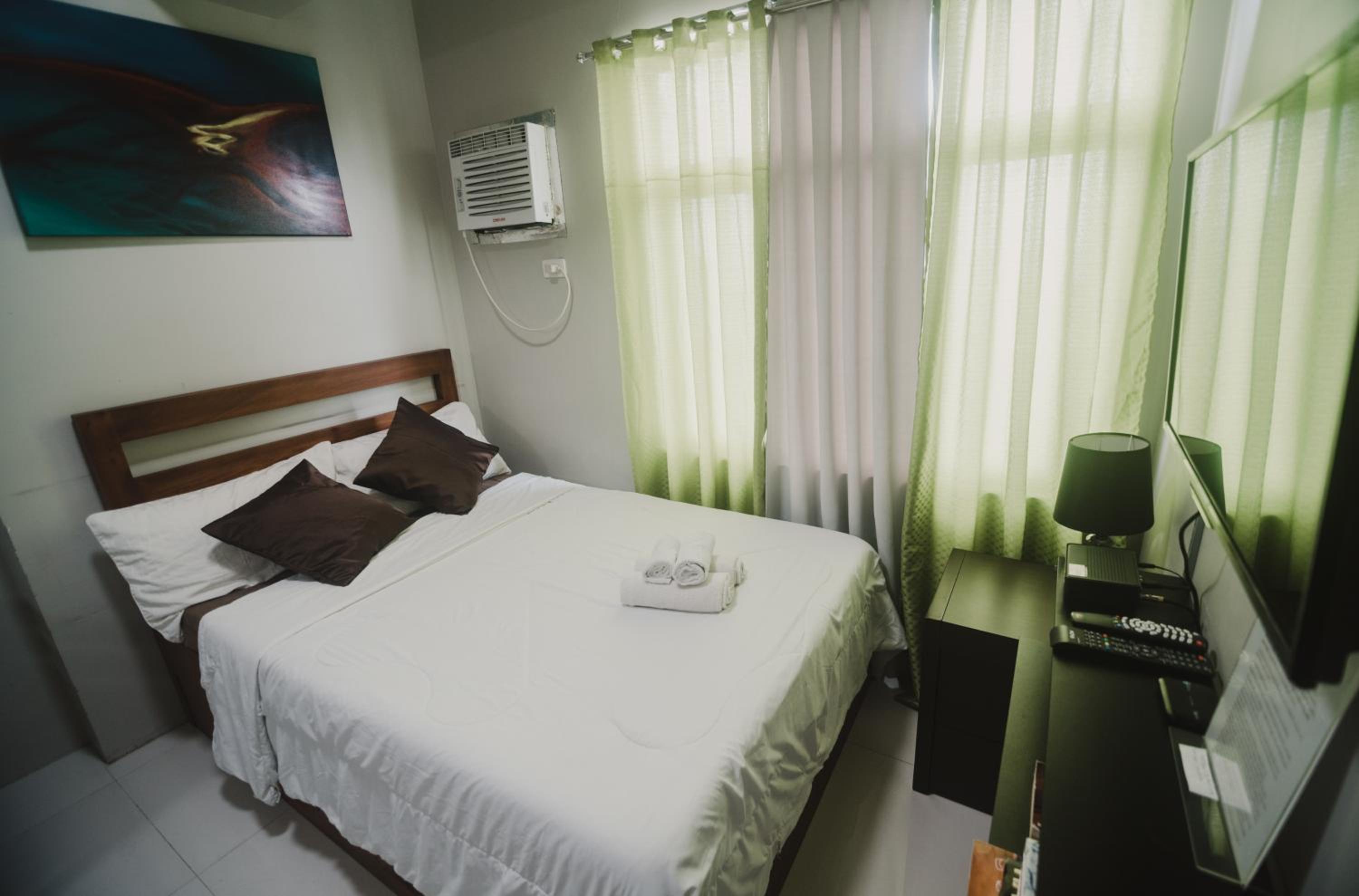 Yong's Place at Vista Residences Taft view 4