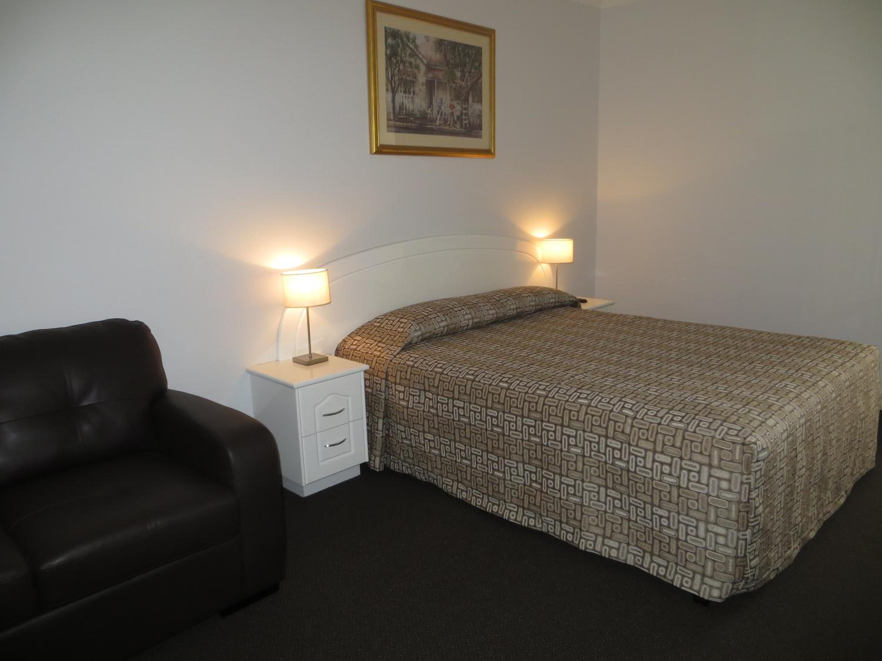 Heritage Lodge Motel