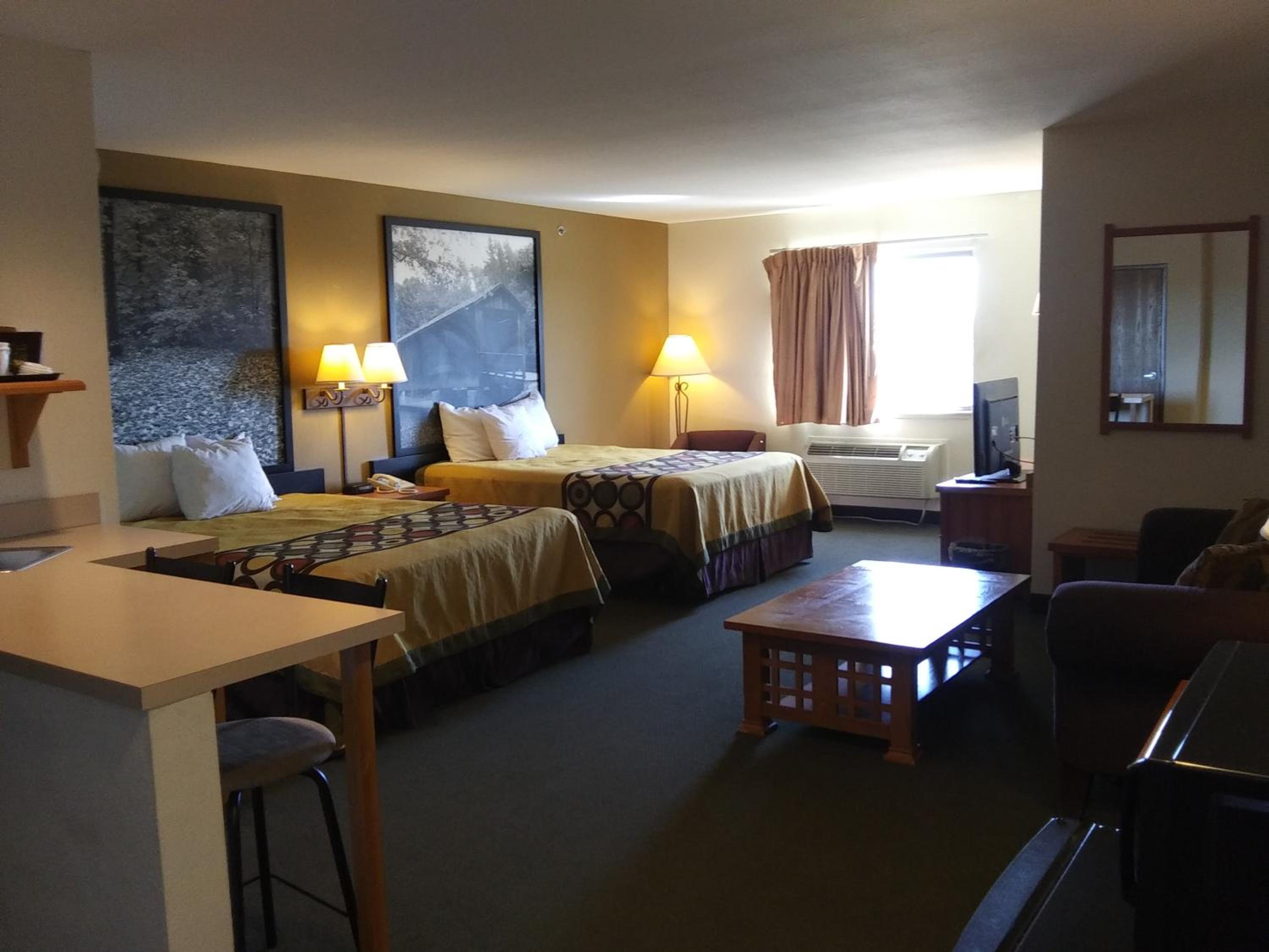 Columbia Vacations - Super 8 by Wyndham Columbia East - Property Image 4