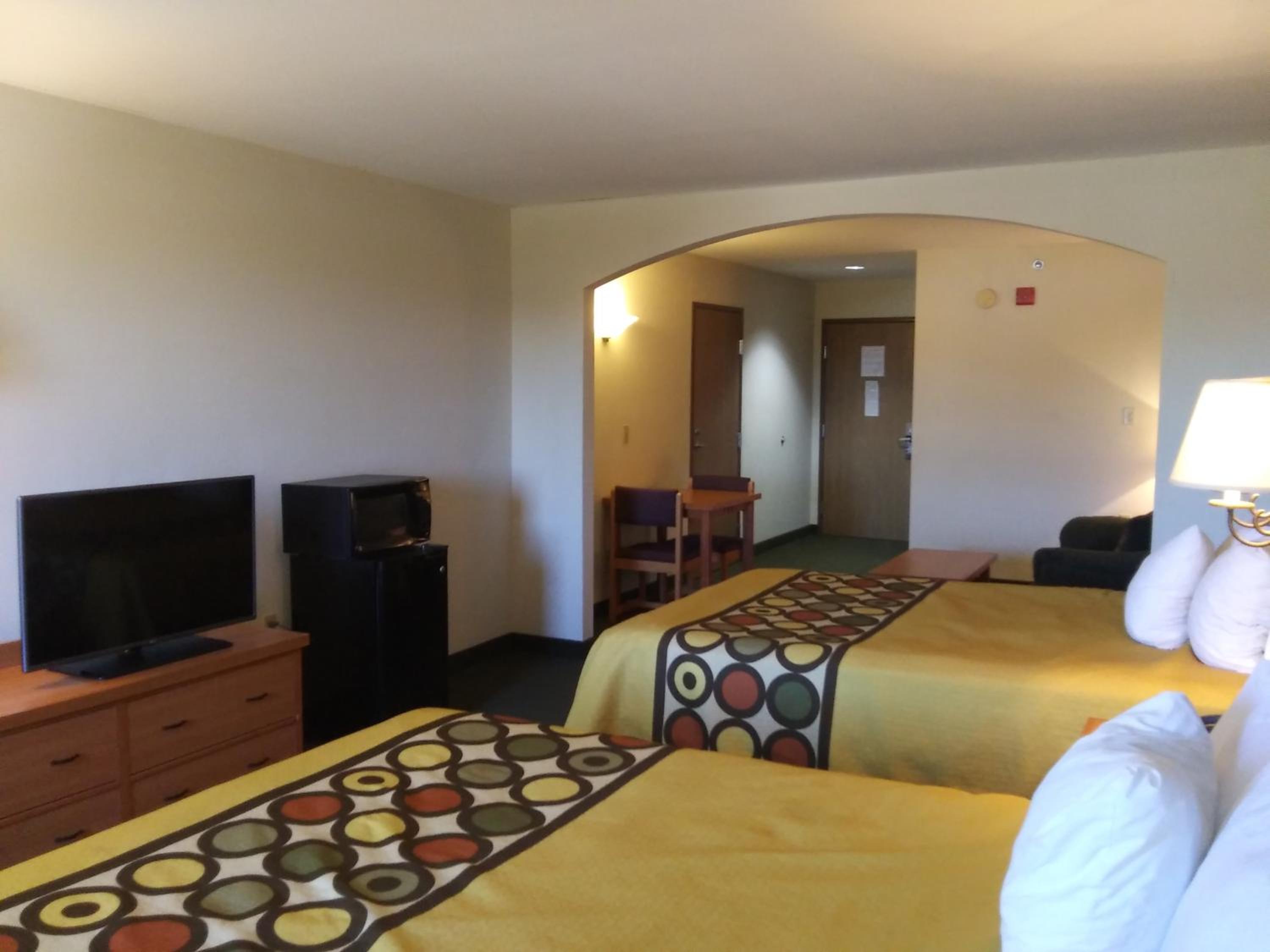 Columbia Vacations - Super 8 by Wyndham Columbia East - Property Image 7