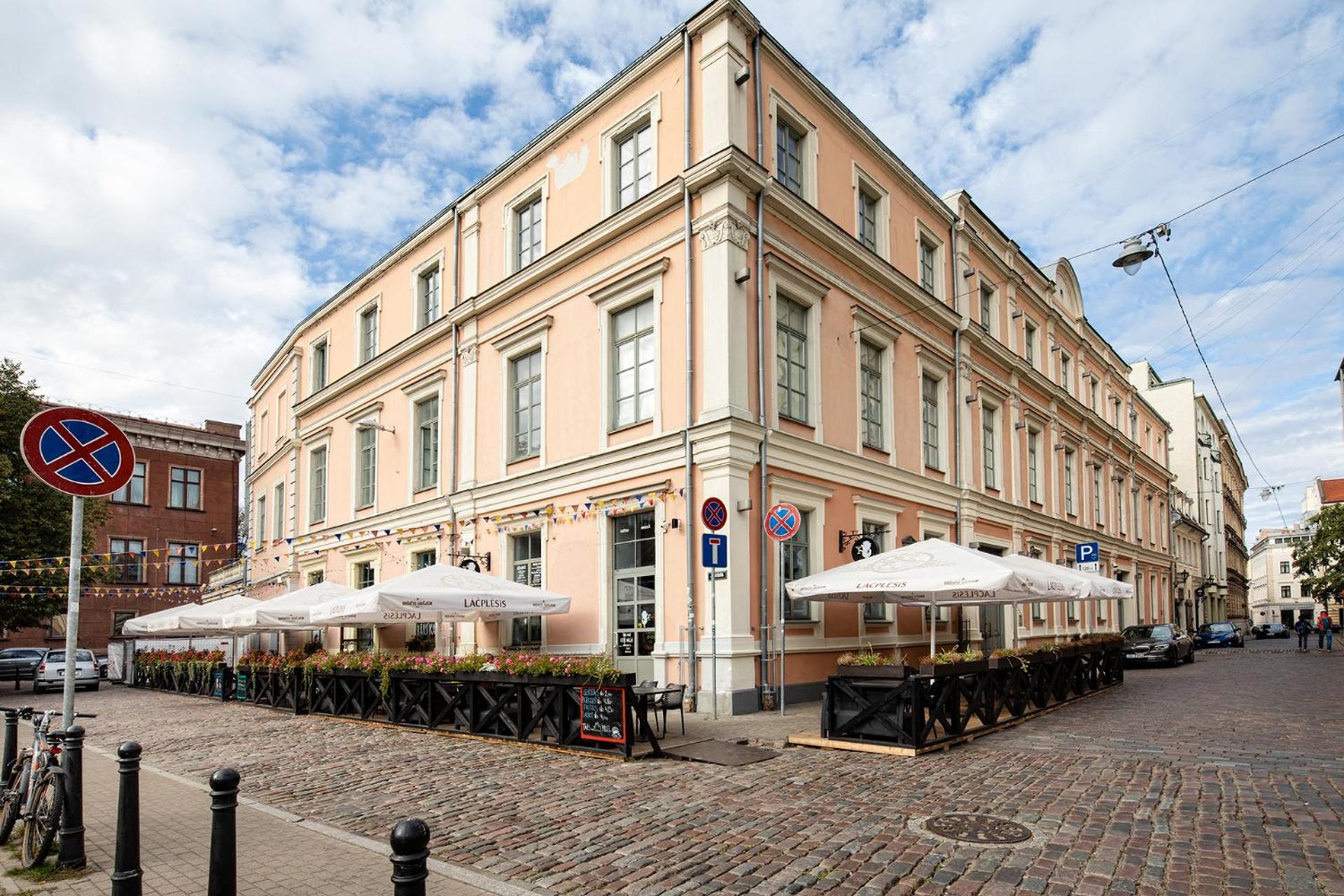 Old Riga Two floor Palasta Loft Apartment with river view view 4