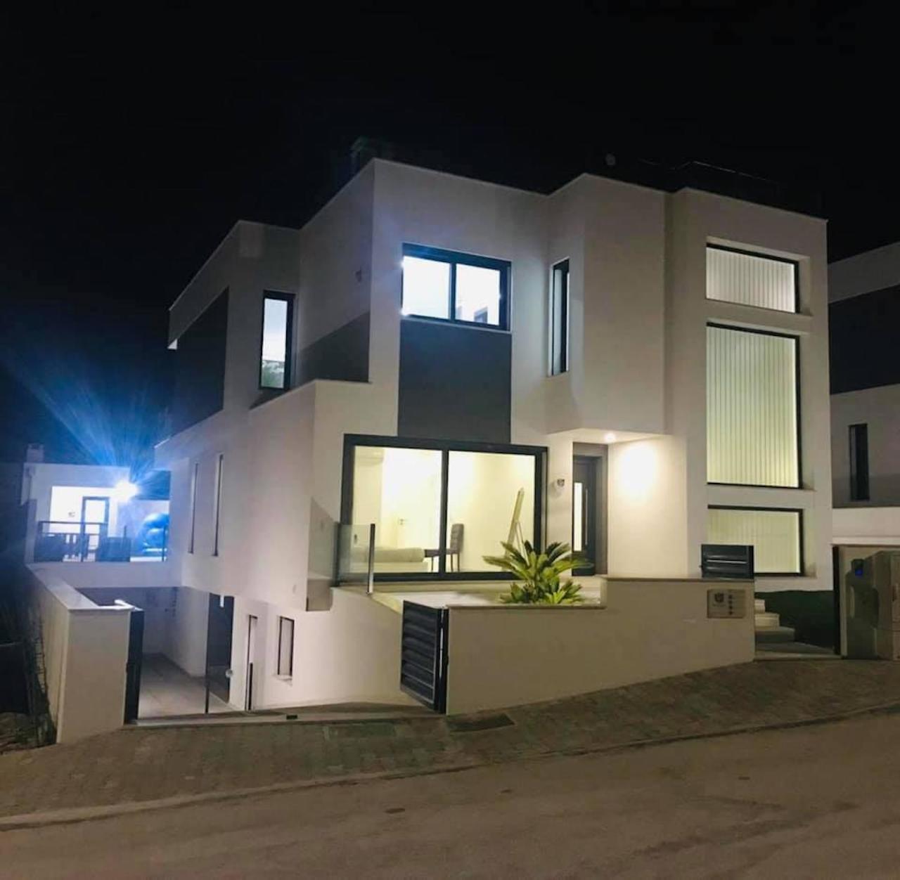 Eden Villa, with jacuzzi and ocean view view 2
