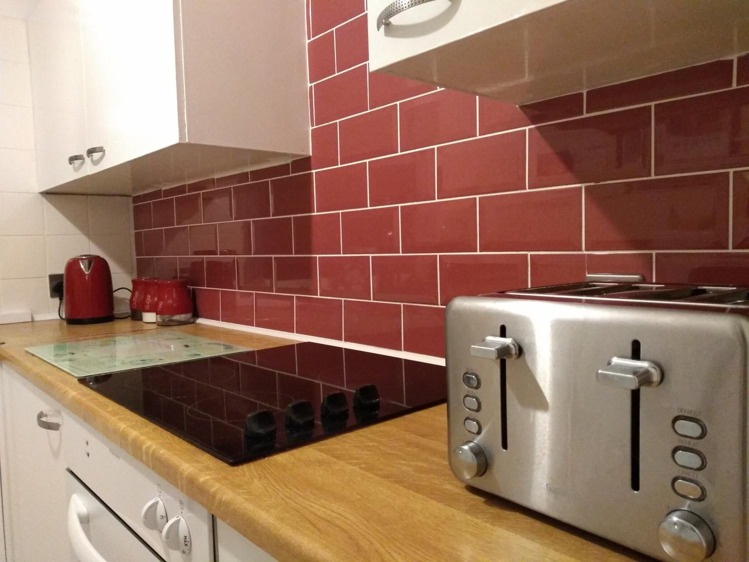 Perfect Central City Location - Parking - 4 Beds - 2 Bedrooms