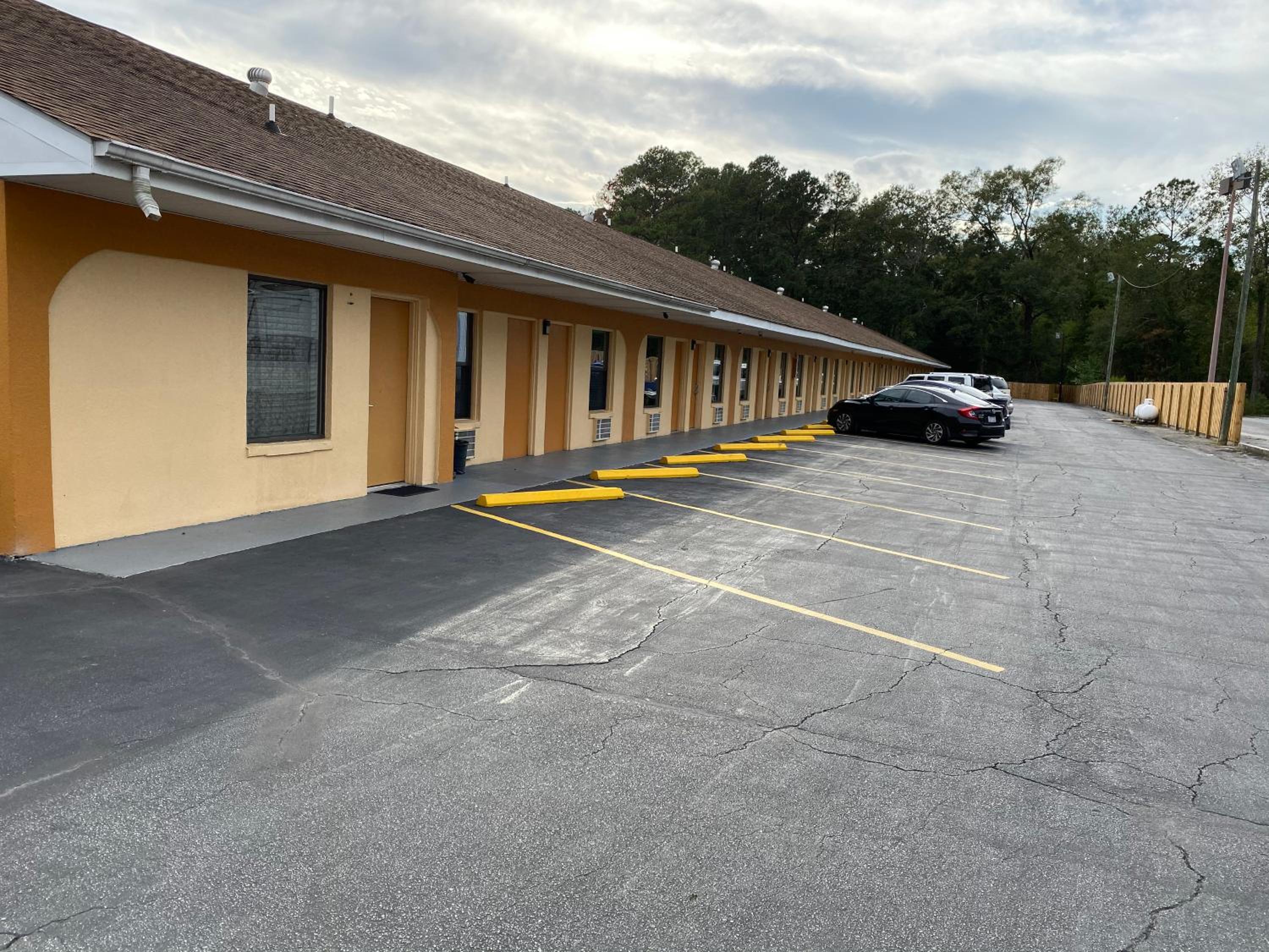 Deluxe Inn