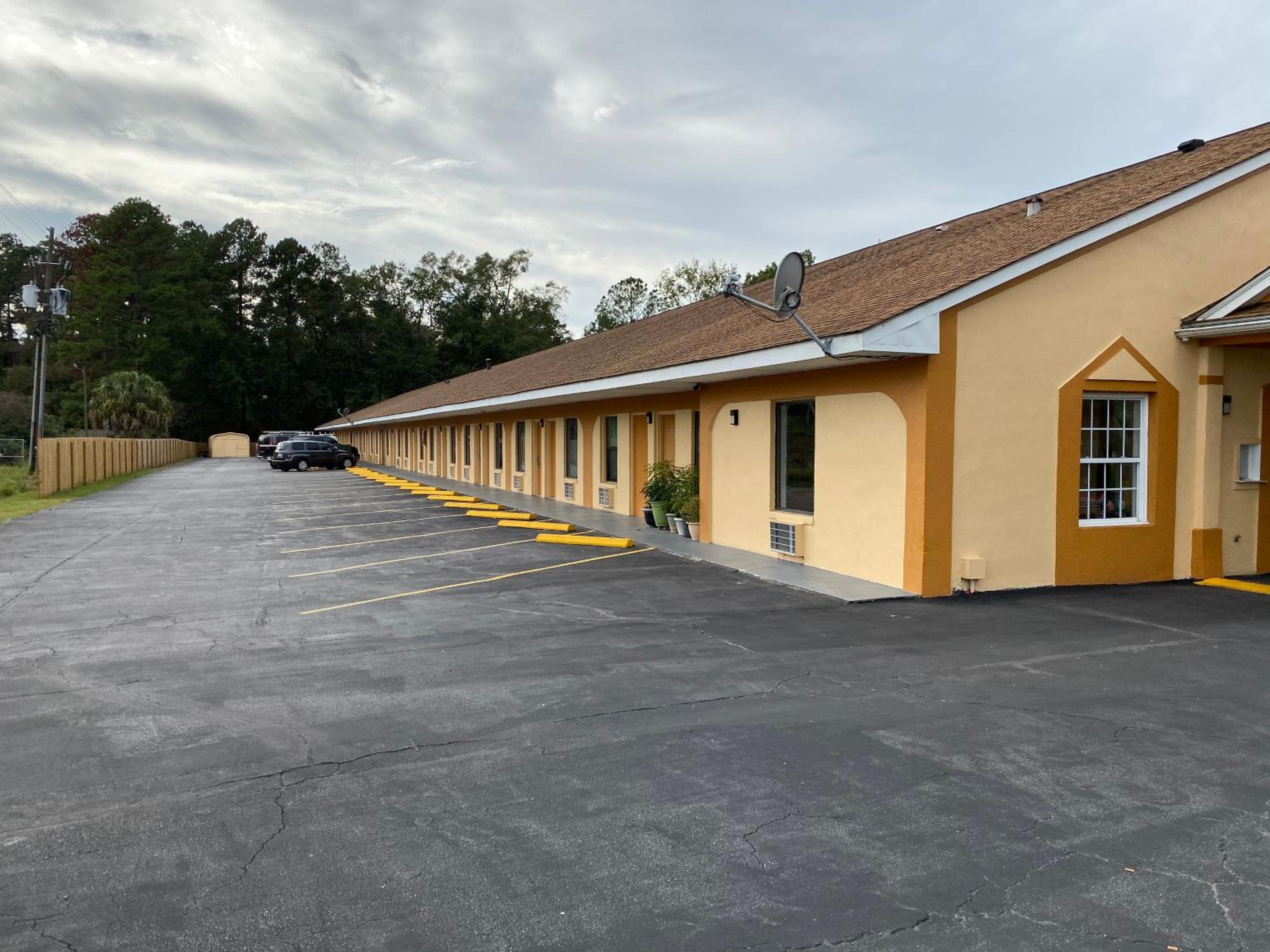 Deluxe Inn