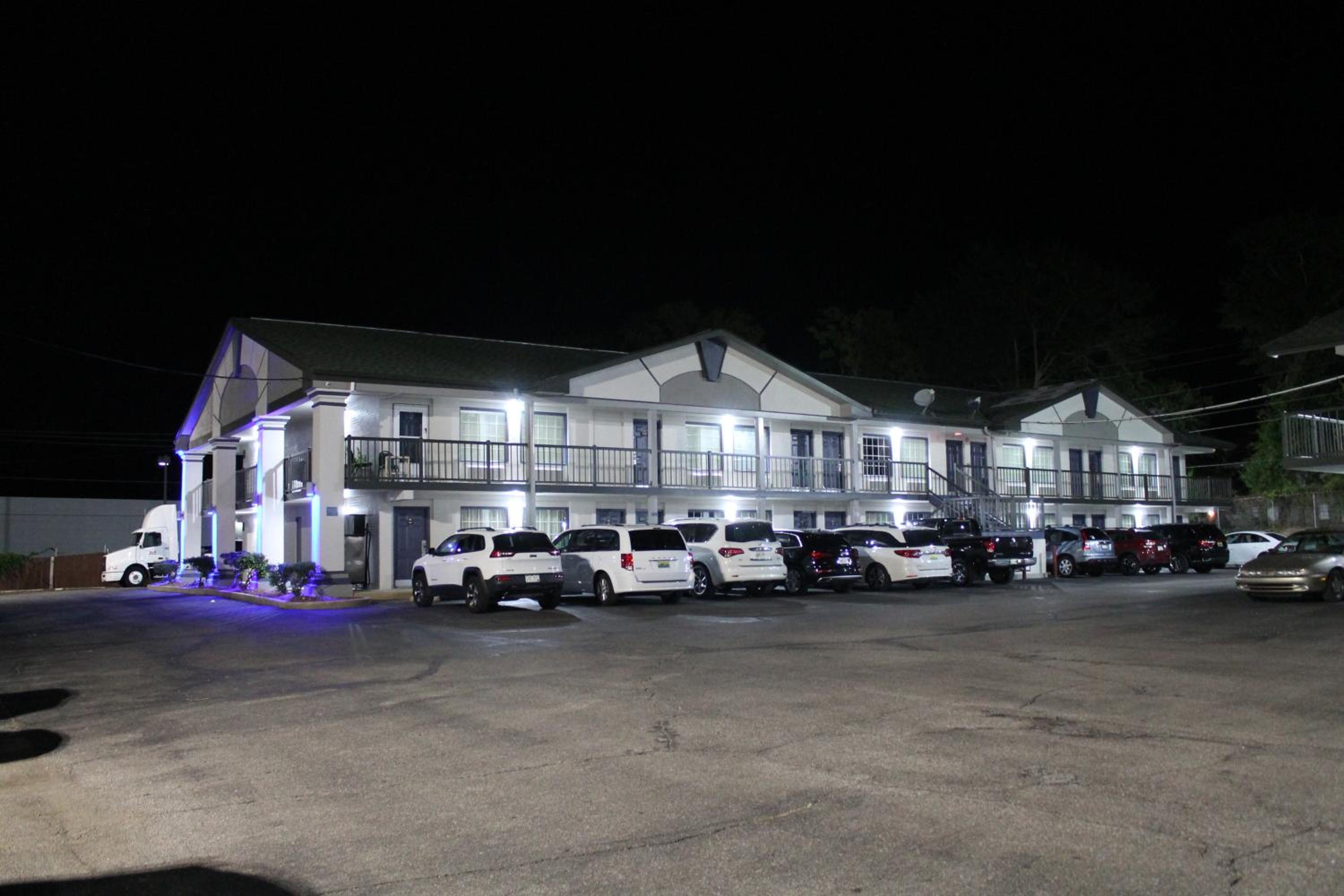 Americas Best Value Inn Tuscaloosa view 5