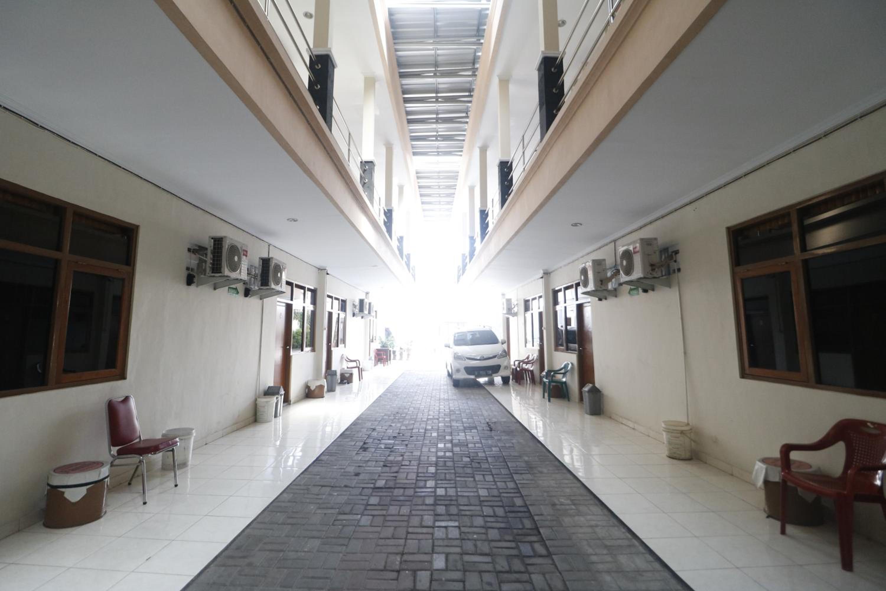 RedDoorz Plus @ Jalan Parangtritis 2 view 3