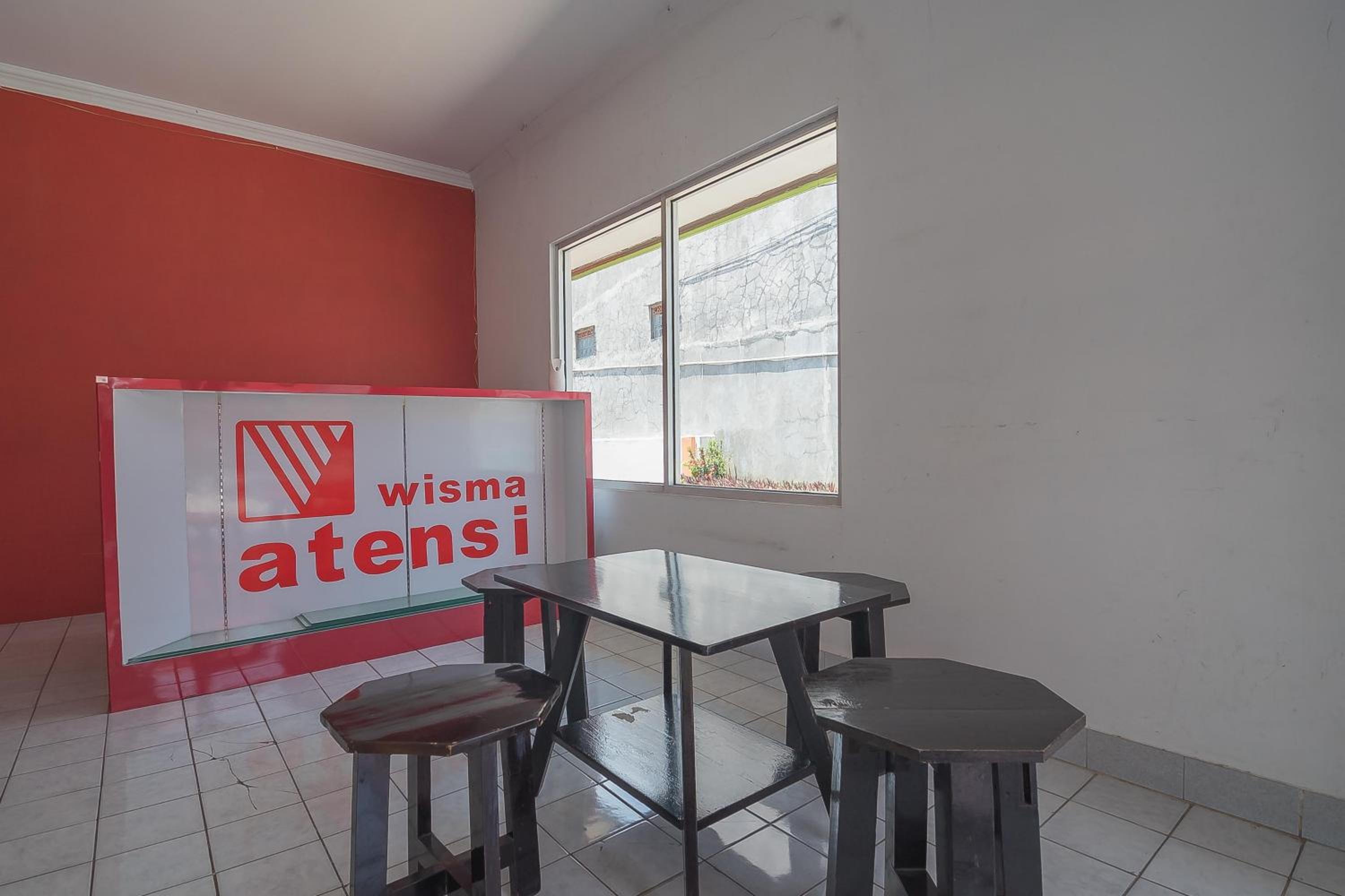 RedDoorz Plus near Alun Alun Kuningan view 2