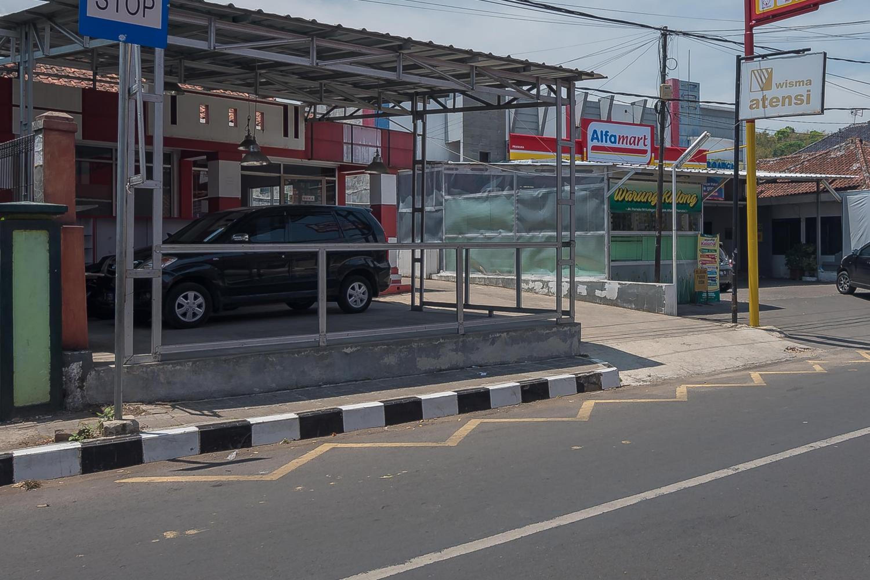 RedDoorz Plus near Alun Alun Kuningan view 5