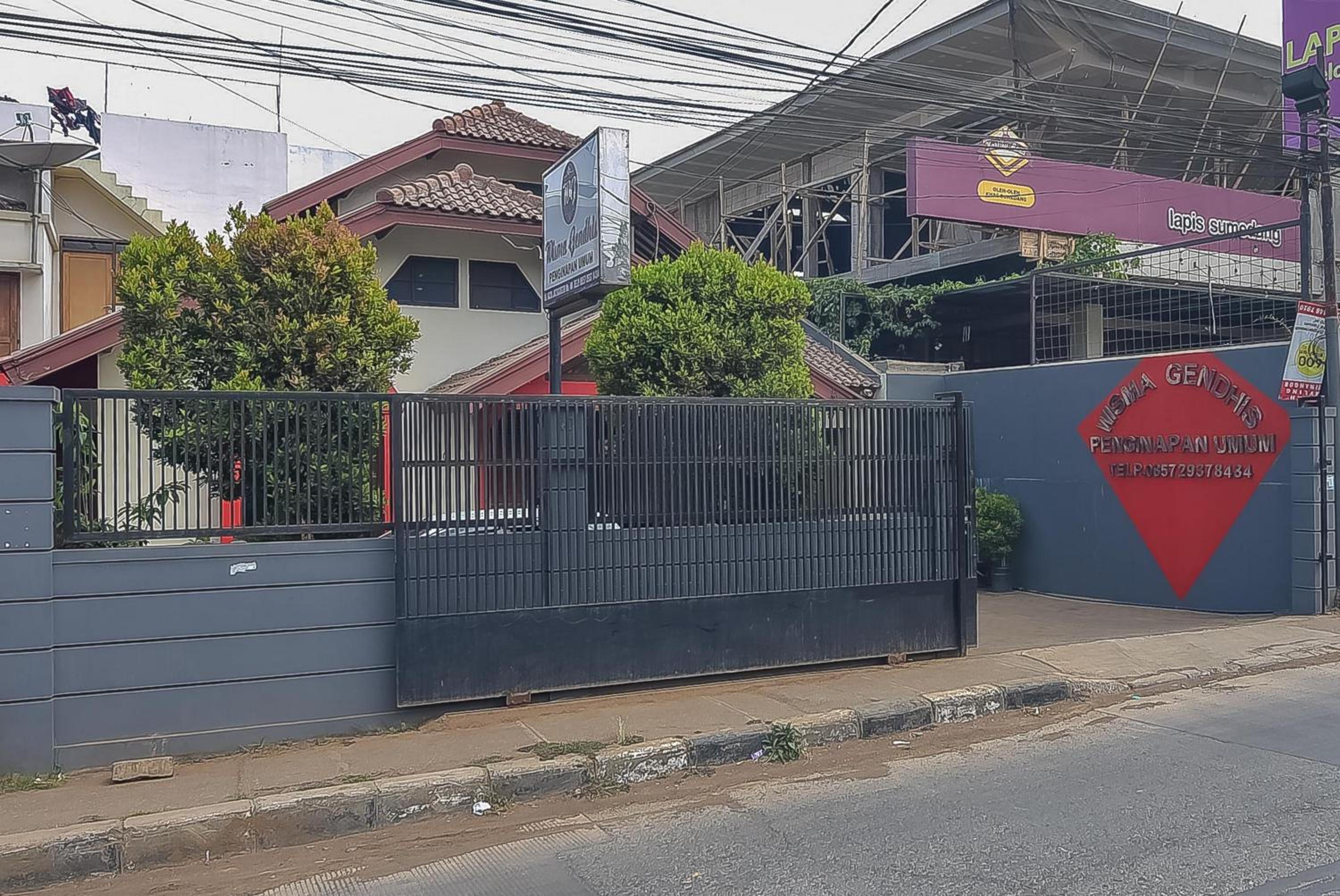RedDoorz near IPDN 2 view 2