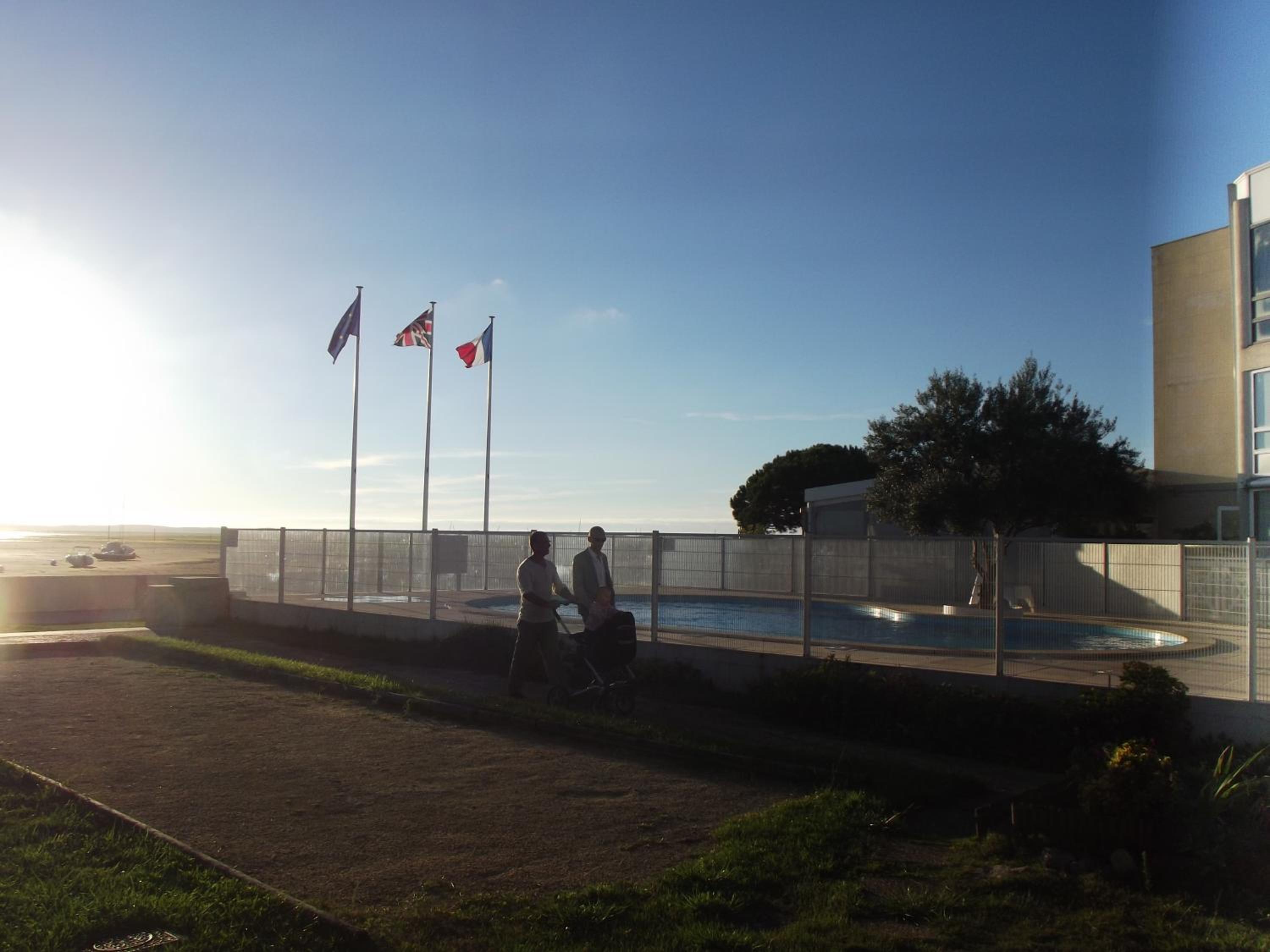Photo 10