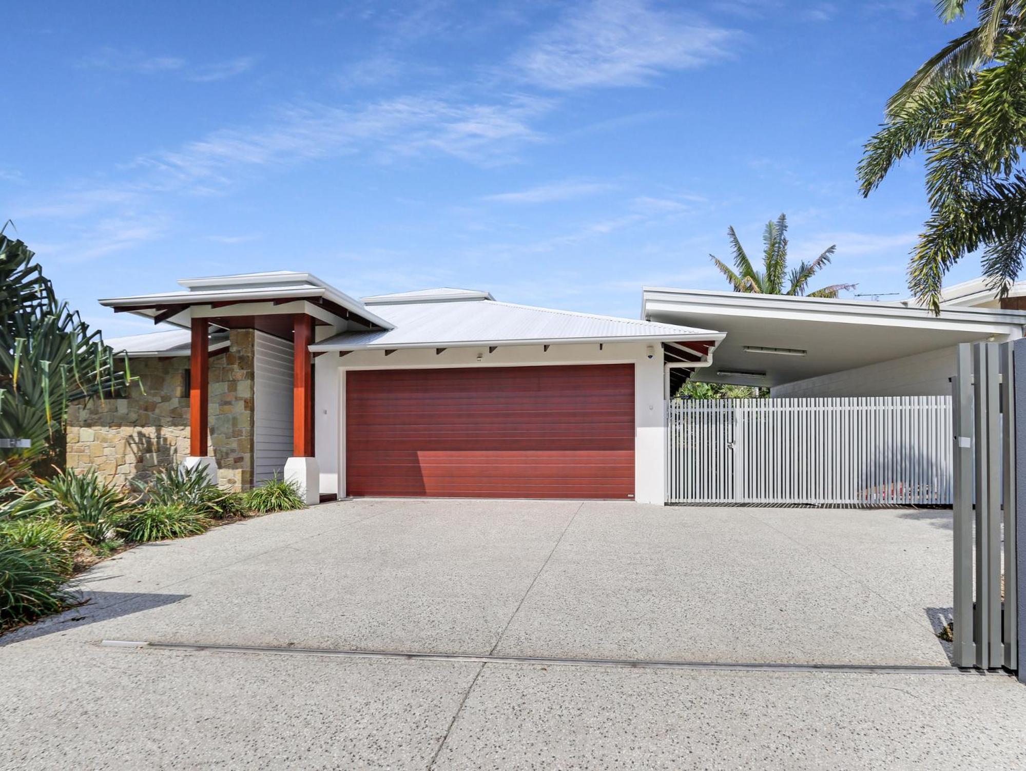 WATERFRONT HOME BORDERING MOOLOOLABA