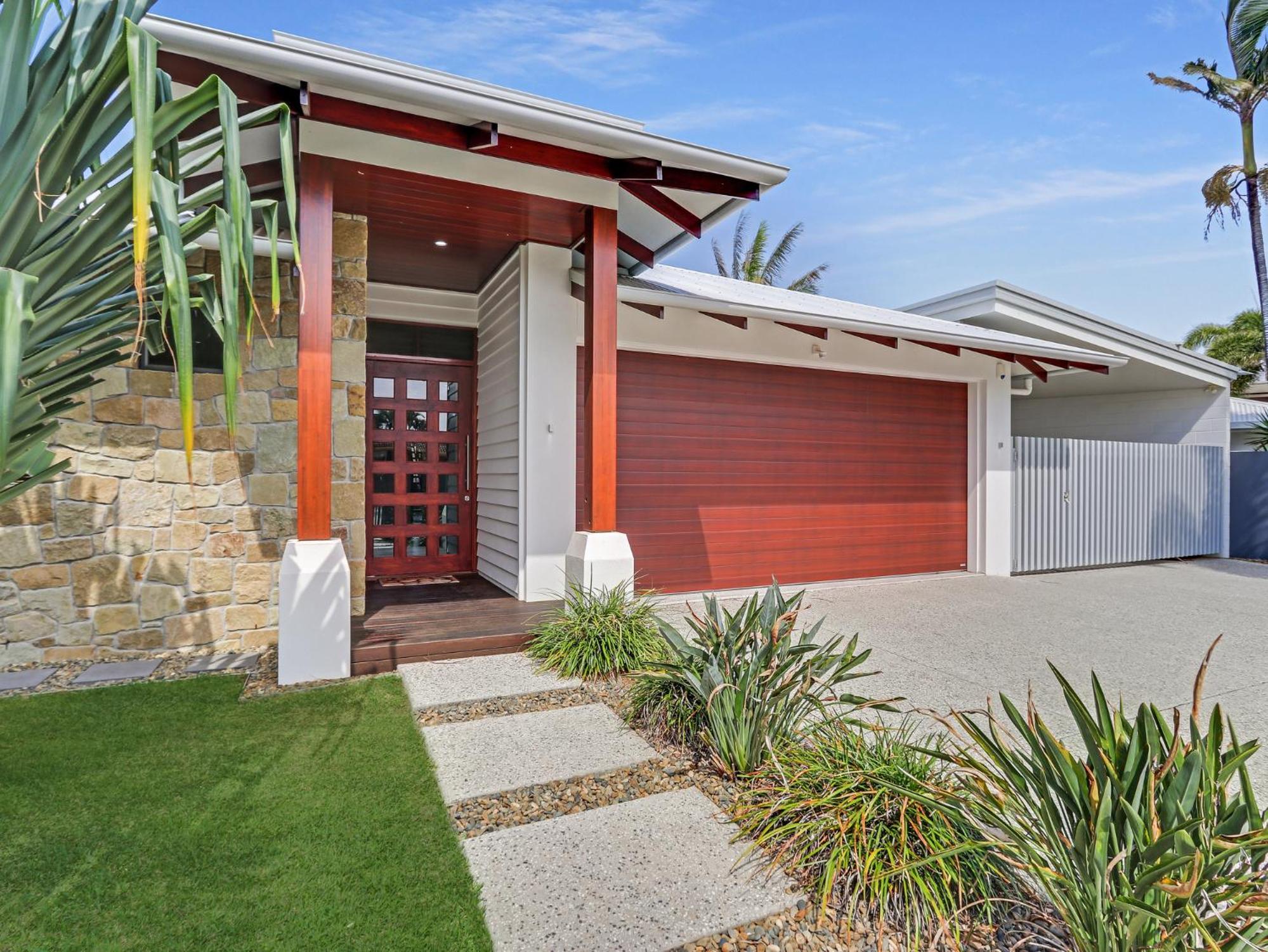 WATERFRONT HOME BORDERING MOOLOOLABA