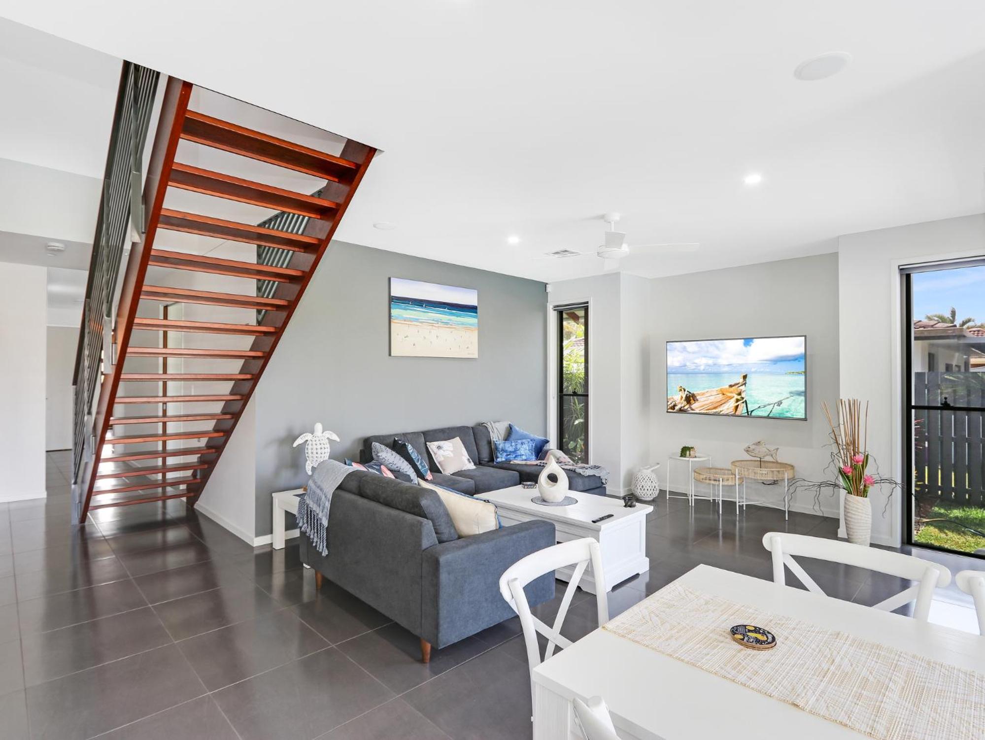 WATERFRONT HOME BORDERING MOOLOOLABA