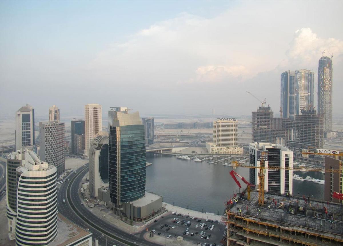 Frank Porter - Burj Al Noujoum
