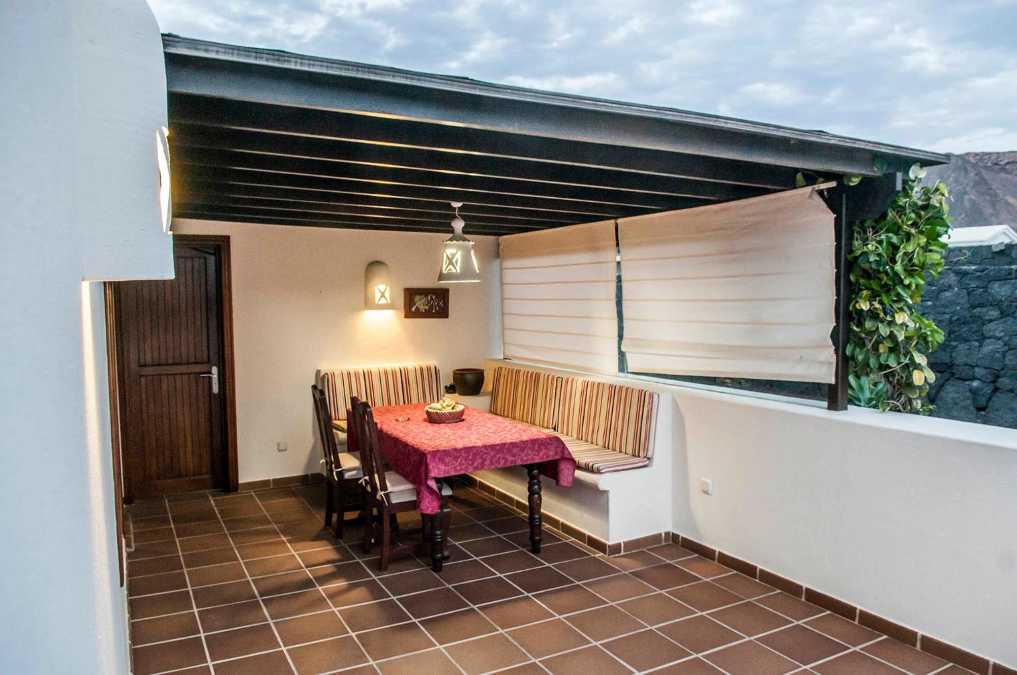 Eslanzarote Villa Rosa, Heated Pool, Jacuzzi, Super wifi, Sat tv